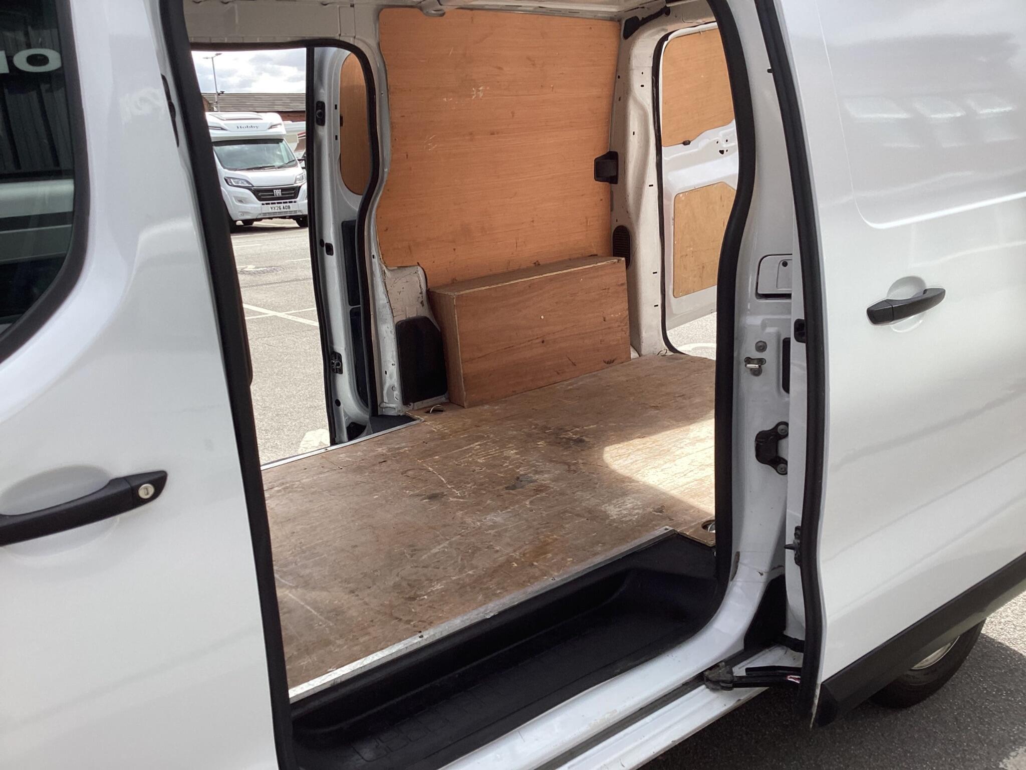 Peugeot Expert - Image 16