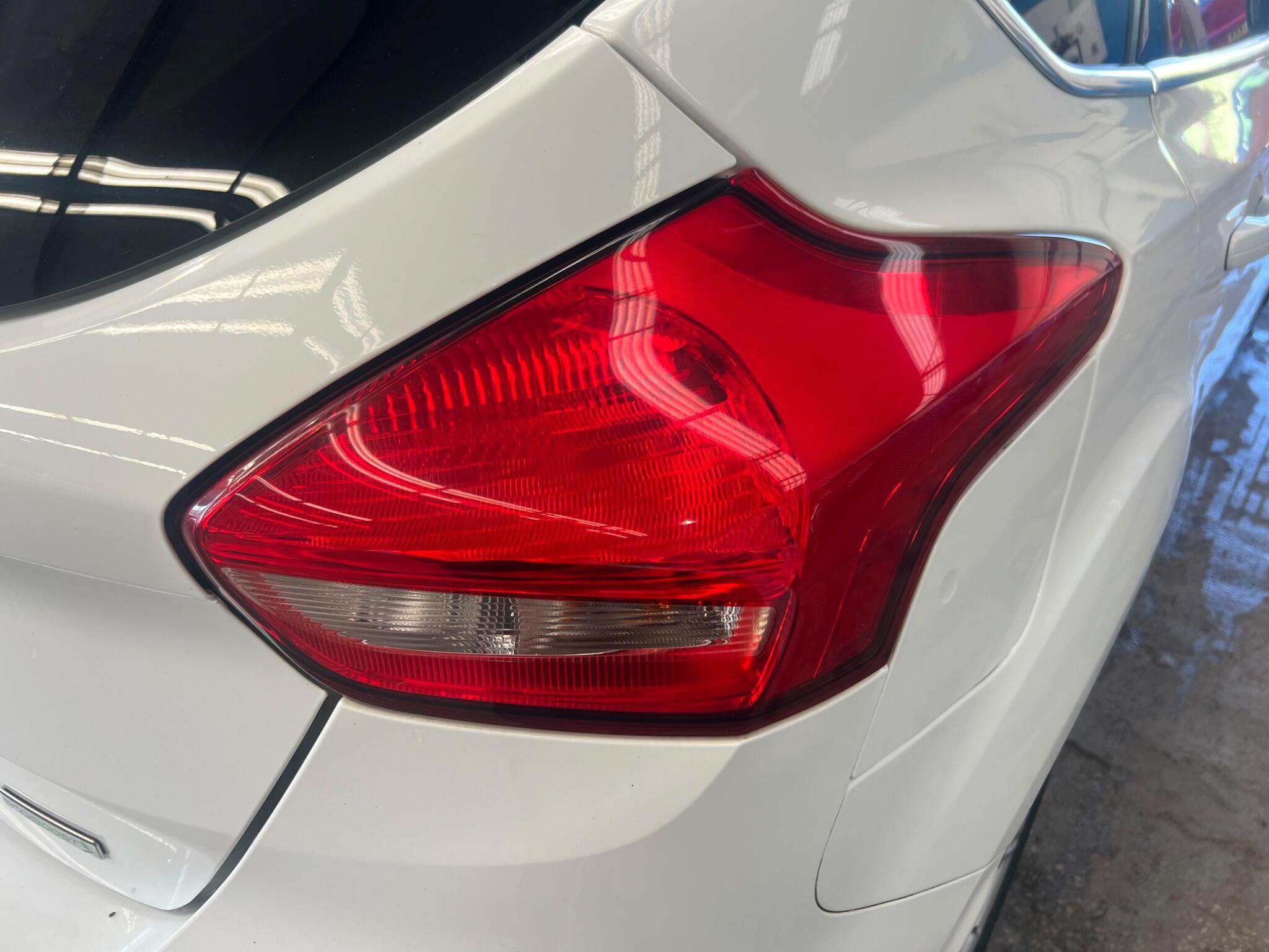 Ford Focus - Image 10