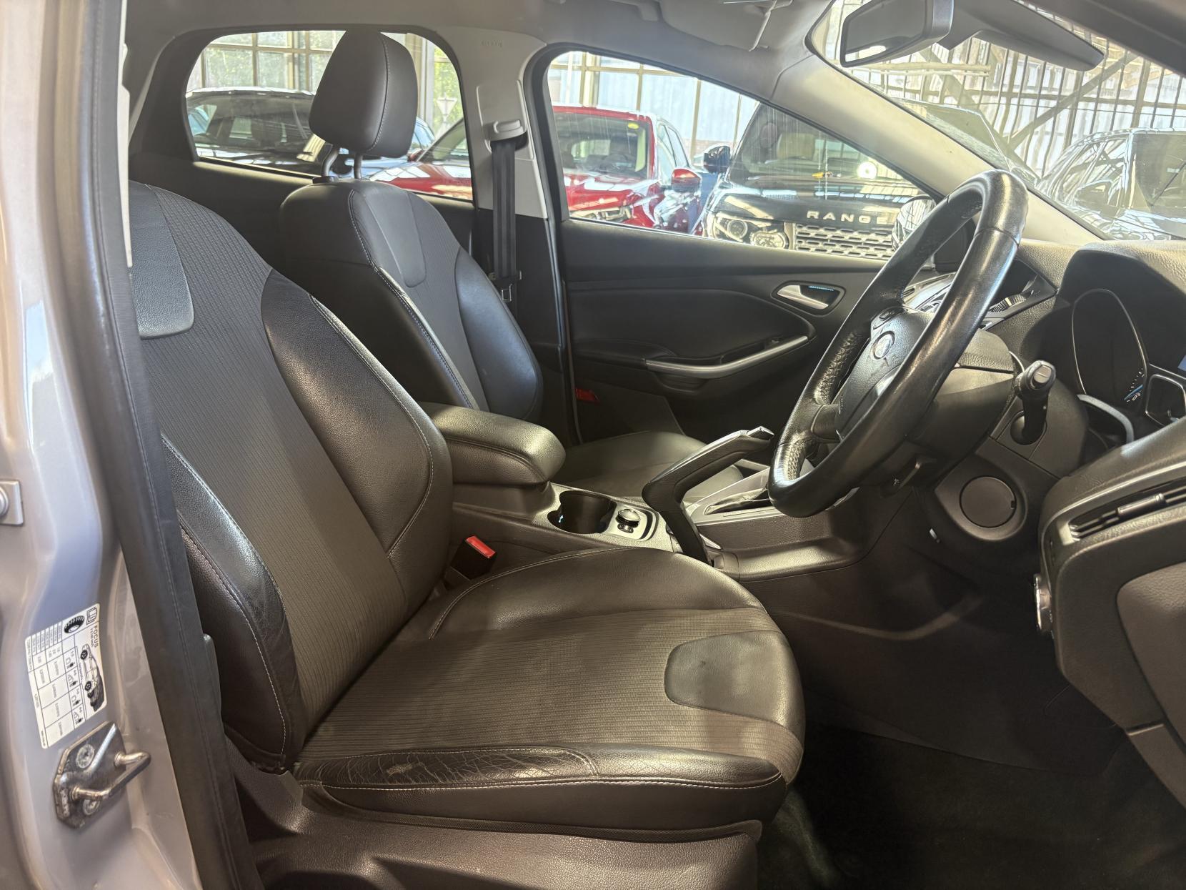 Ford Focus - Image 19