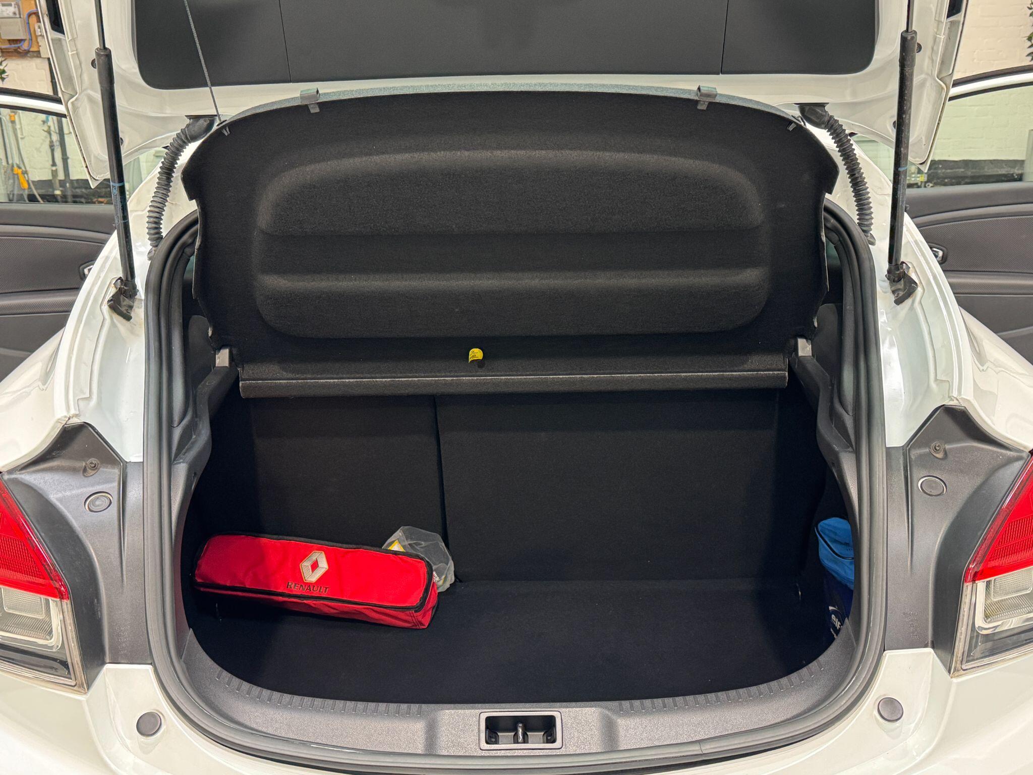 Renault Megane - Image 76