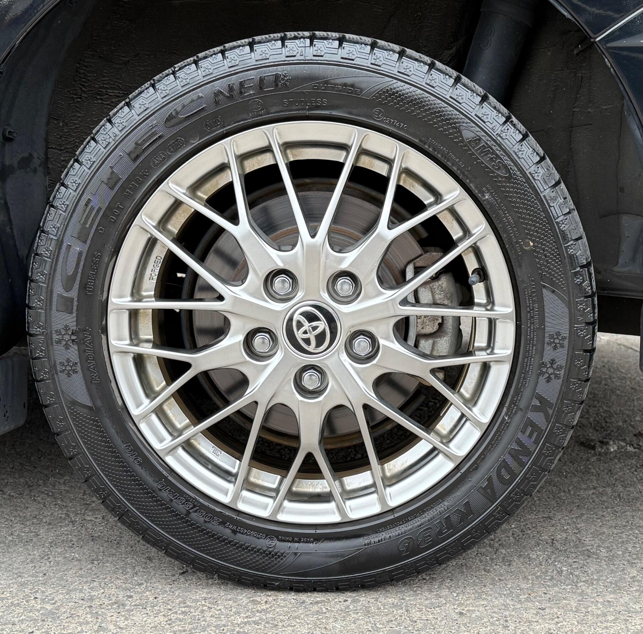 Toyota Voxy - Image 21