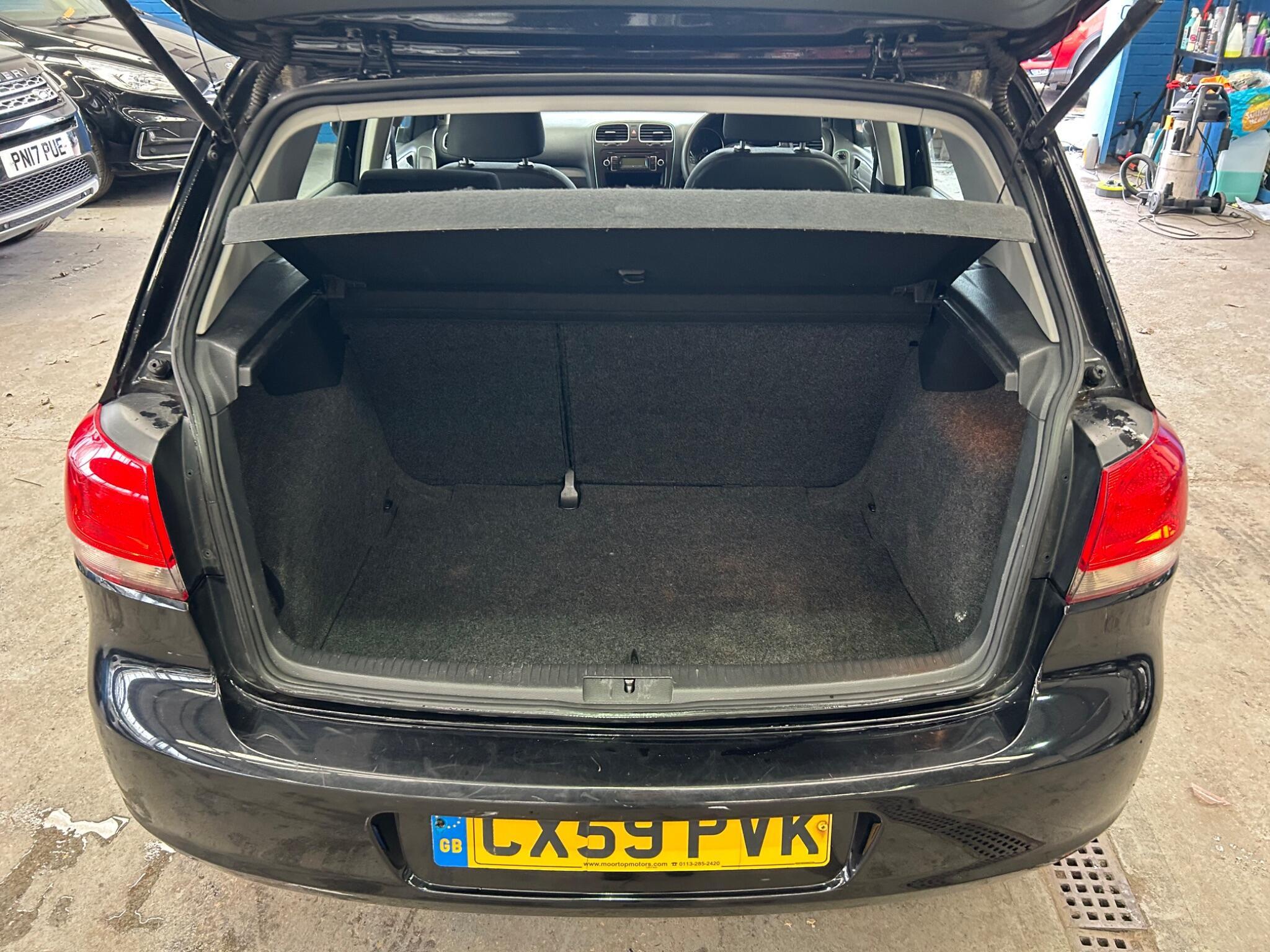 Volkswagen Golf - Image 21