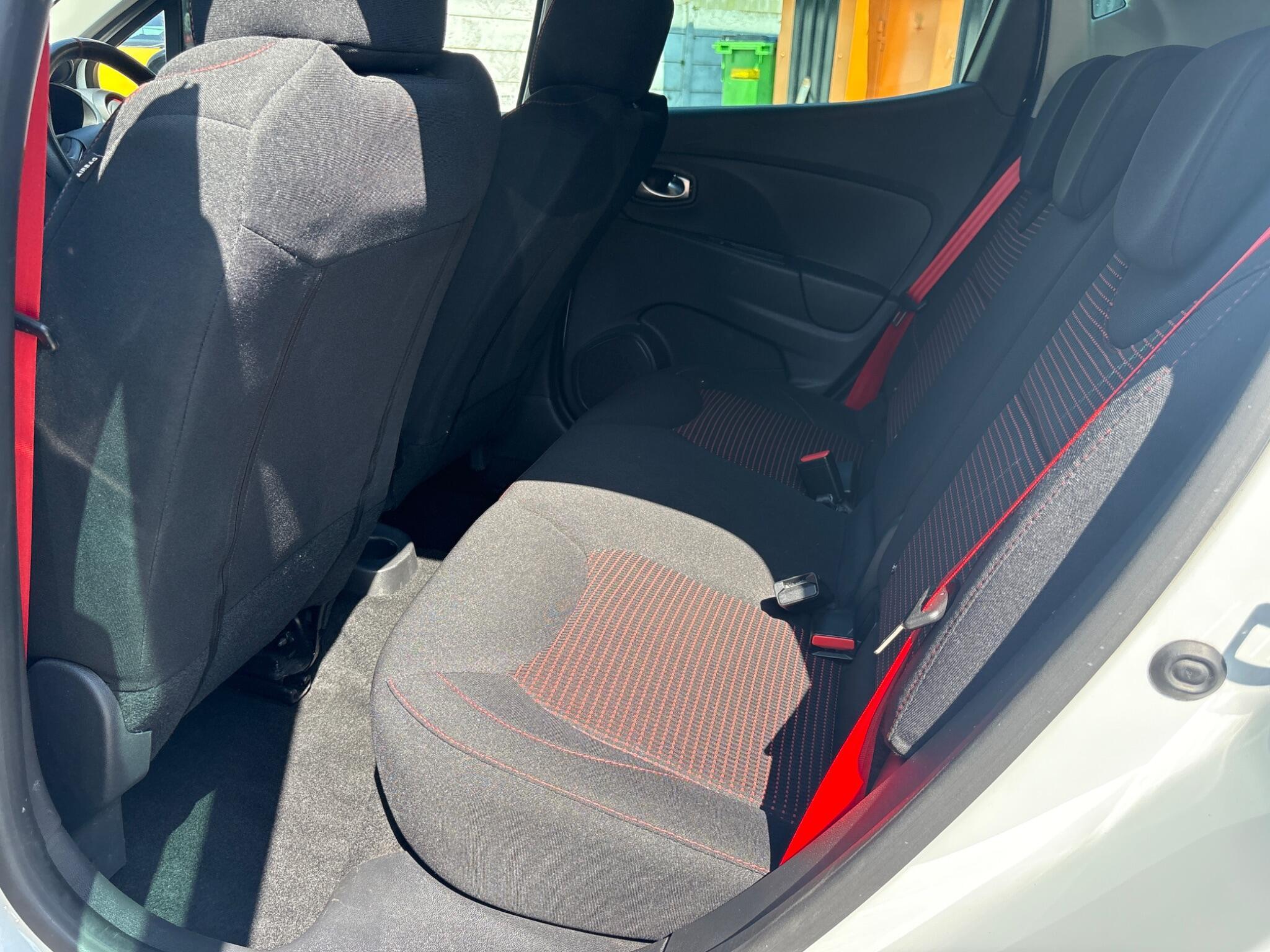 Renault Clio - Image 18