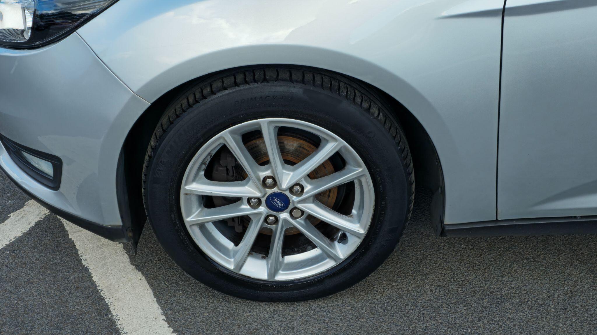Ford Focus - Image 14