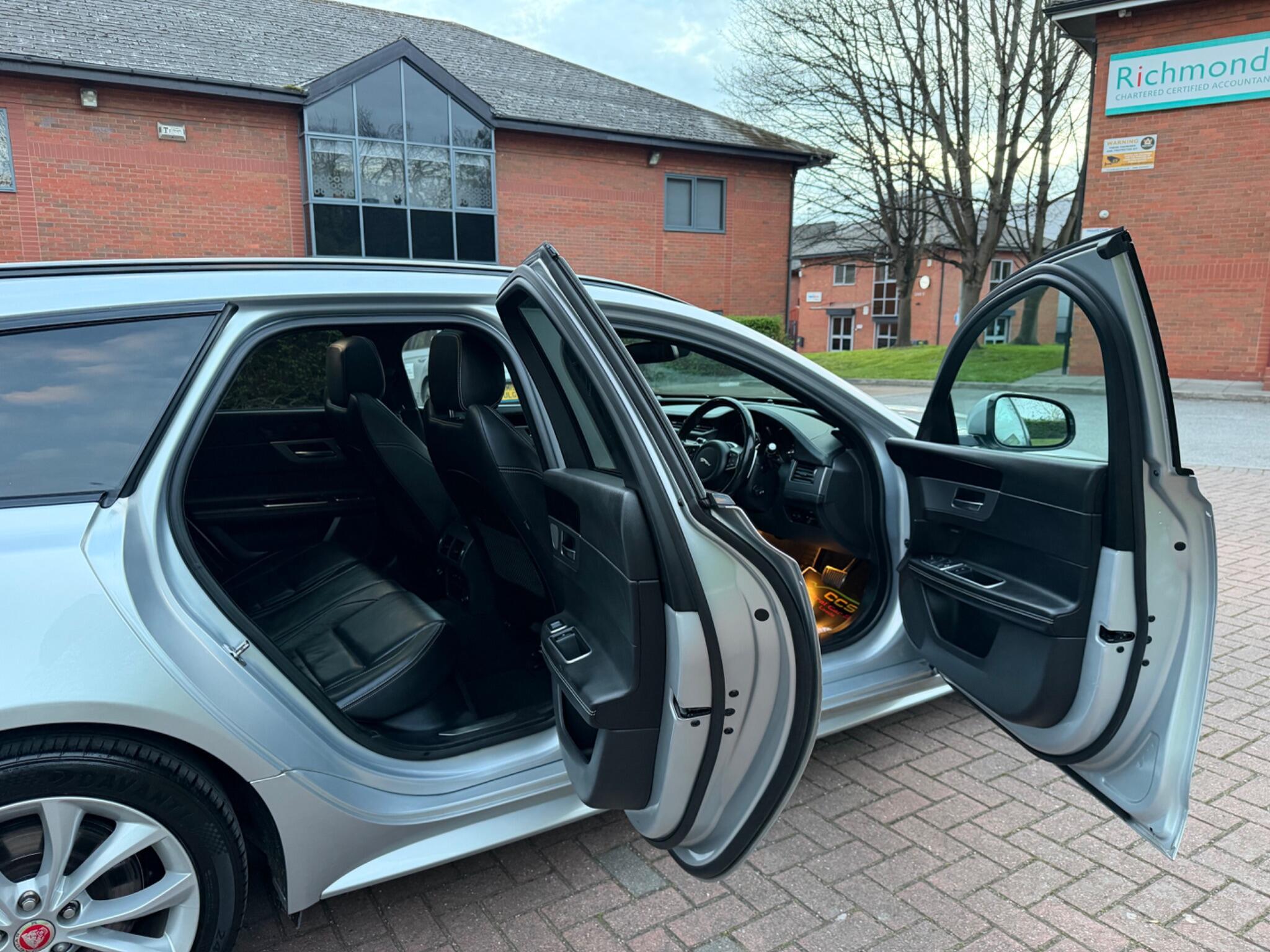 Jaguar XF - Image 37