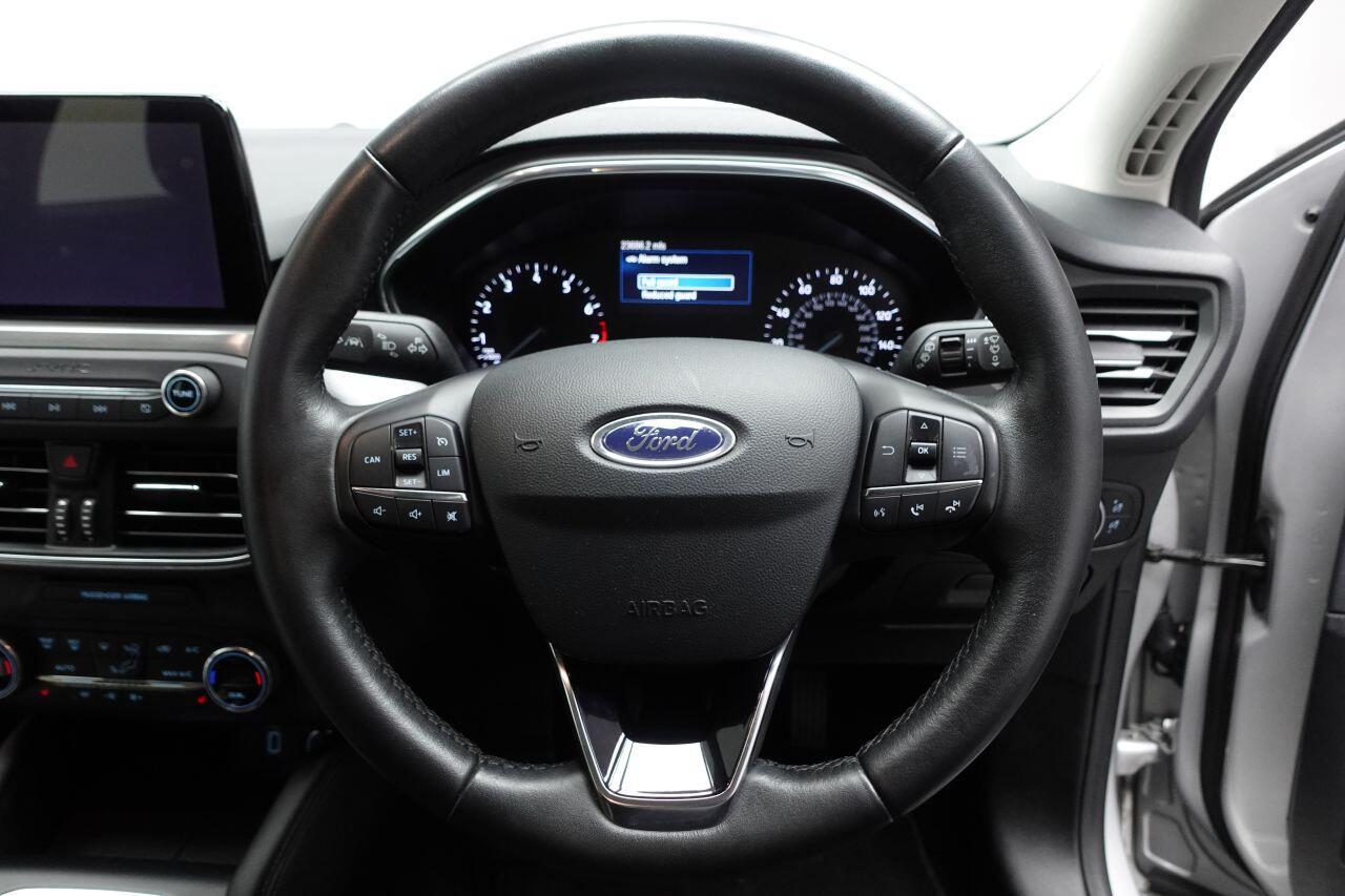 Ford Focus - Image 22