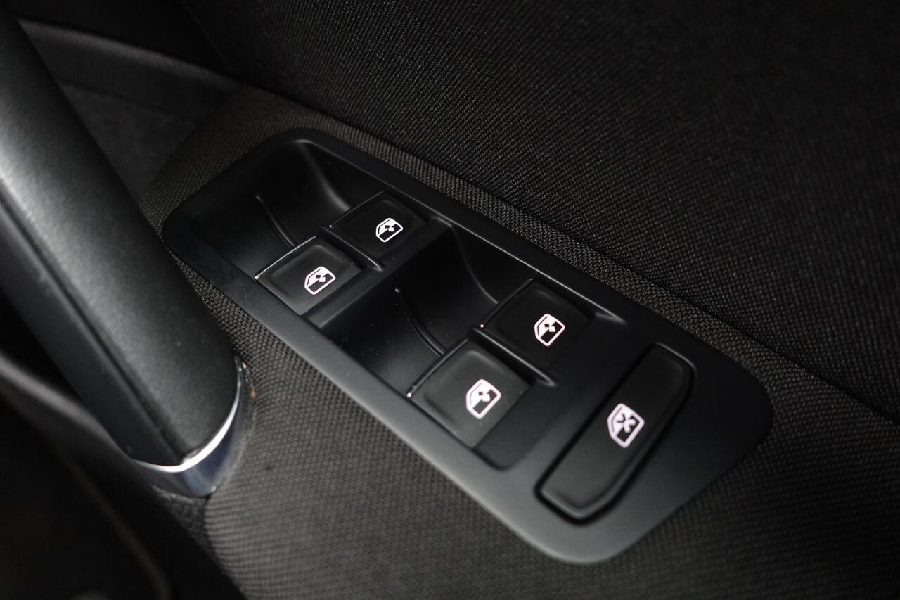 Volkswagen Golf - Image 48