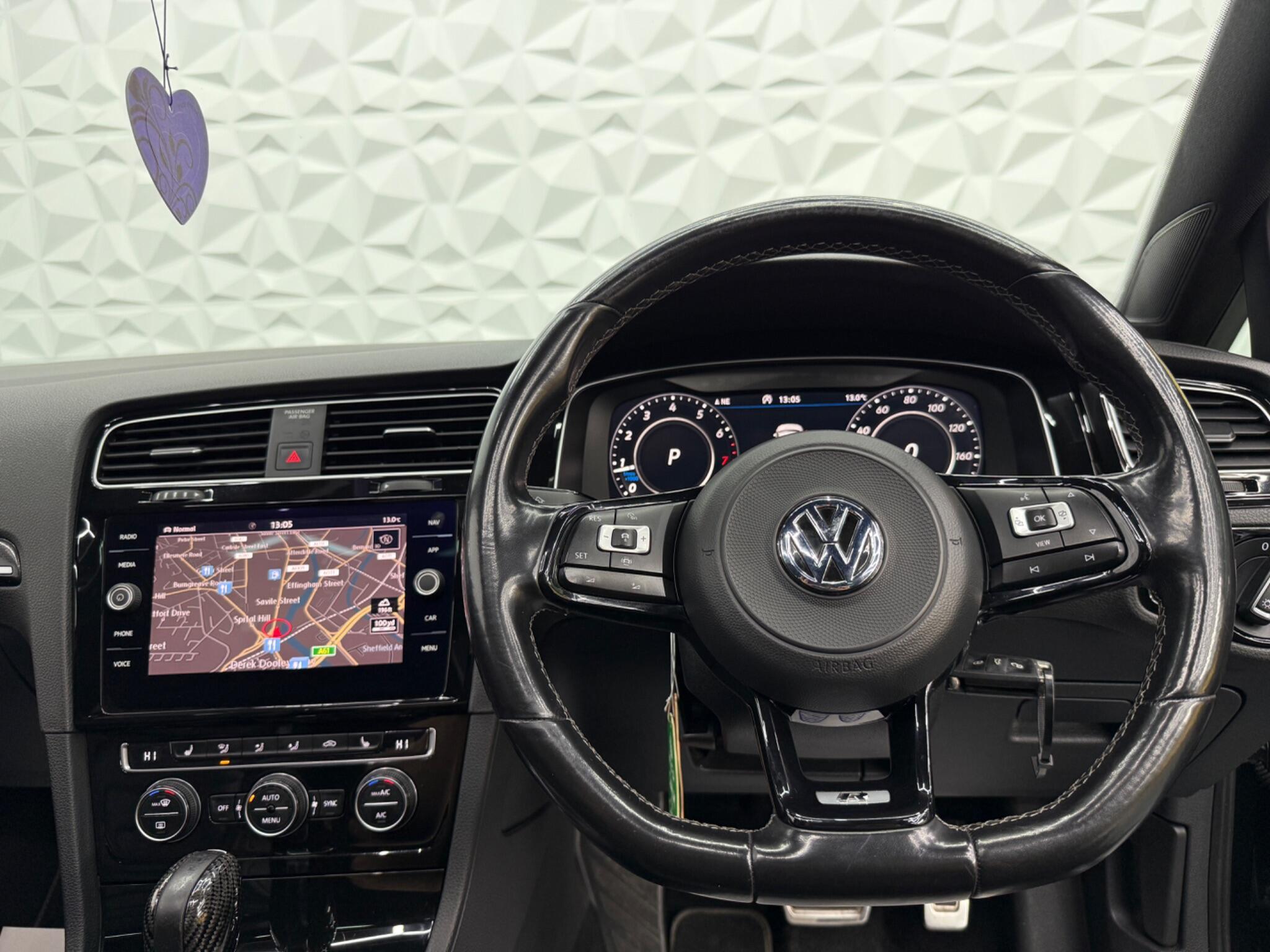 Volkswagen Golf - Image 24