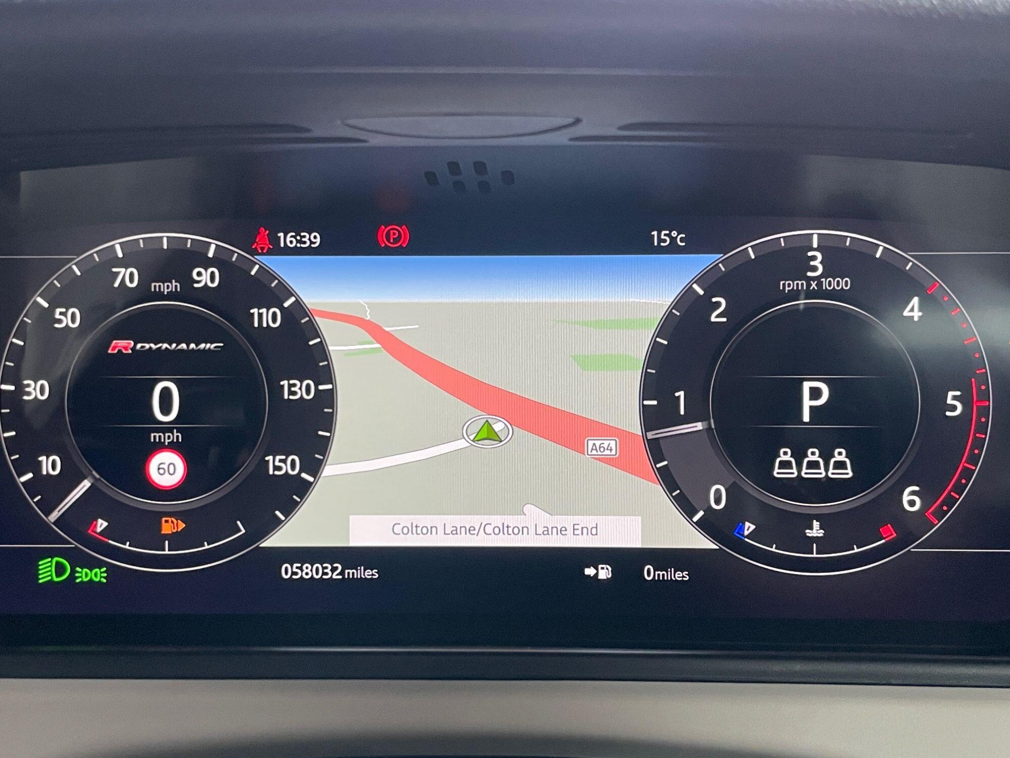 Land Rover Range Rover Velar - Image 40