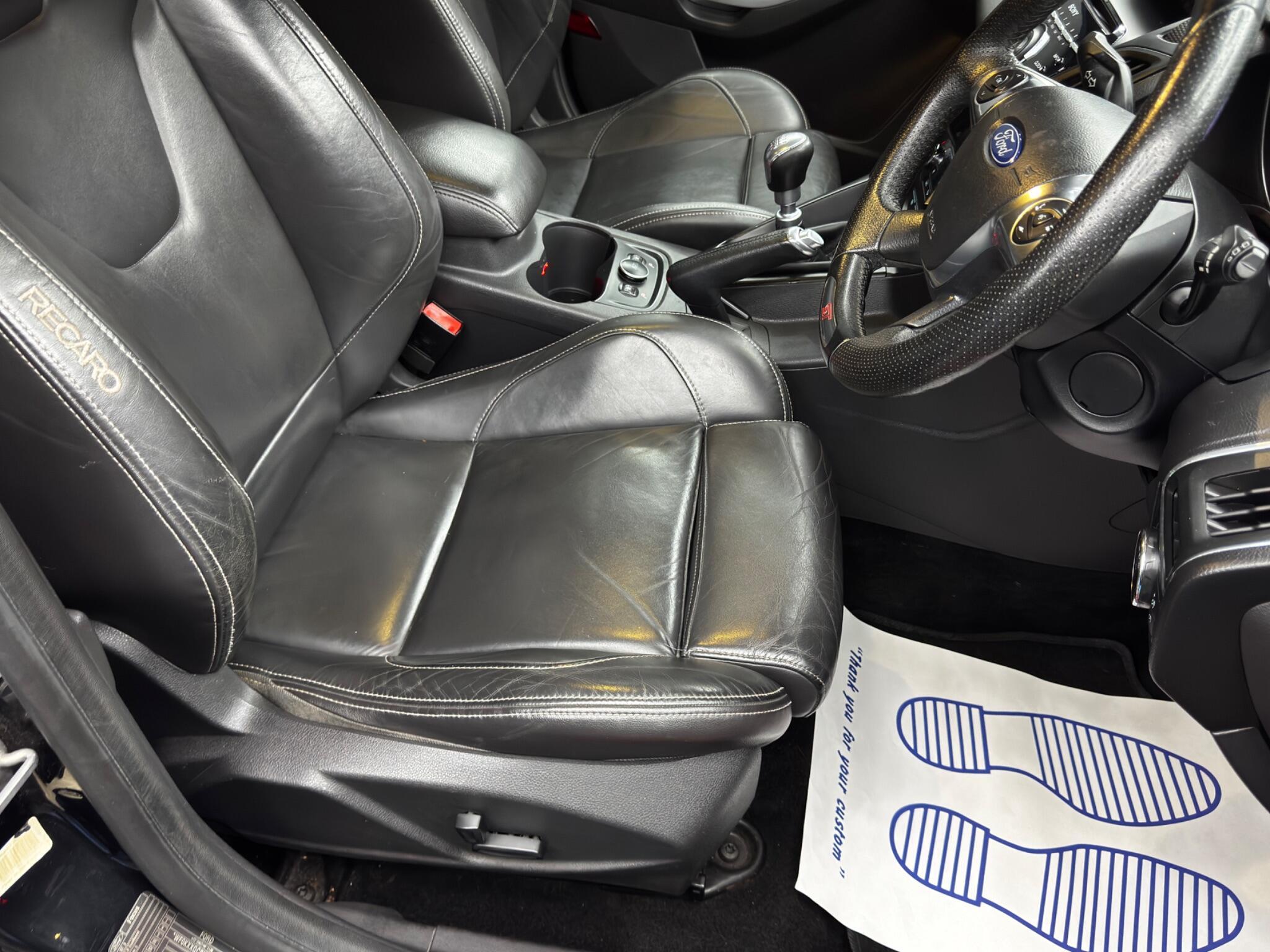 Ford Focus - Image 13