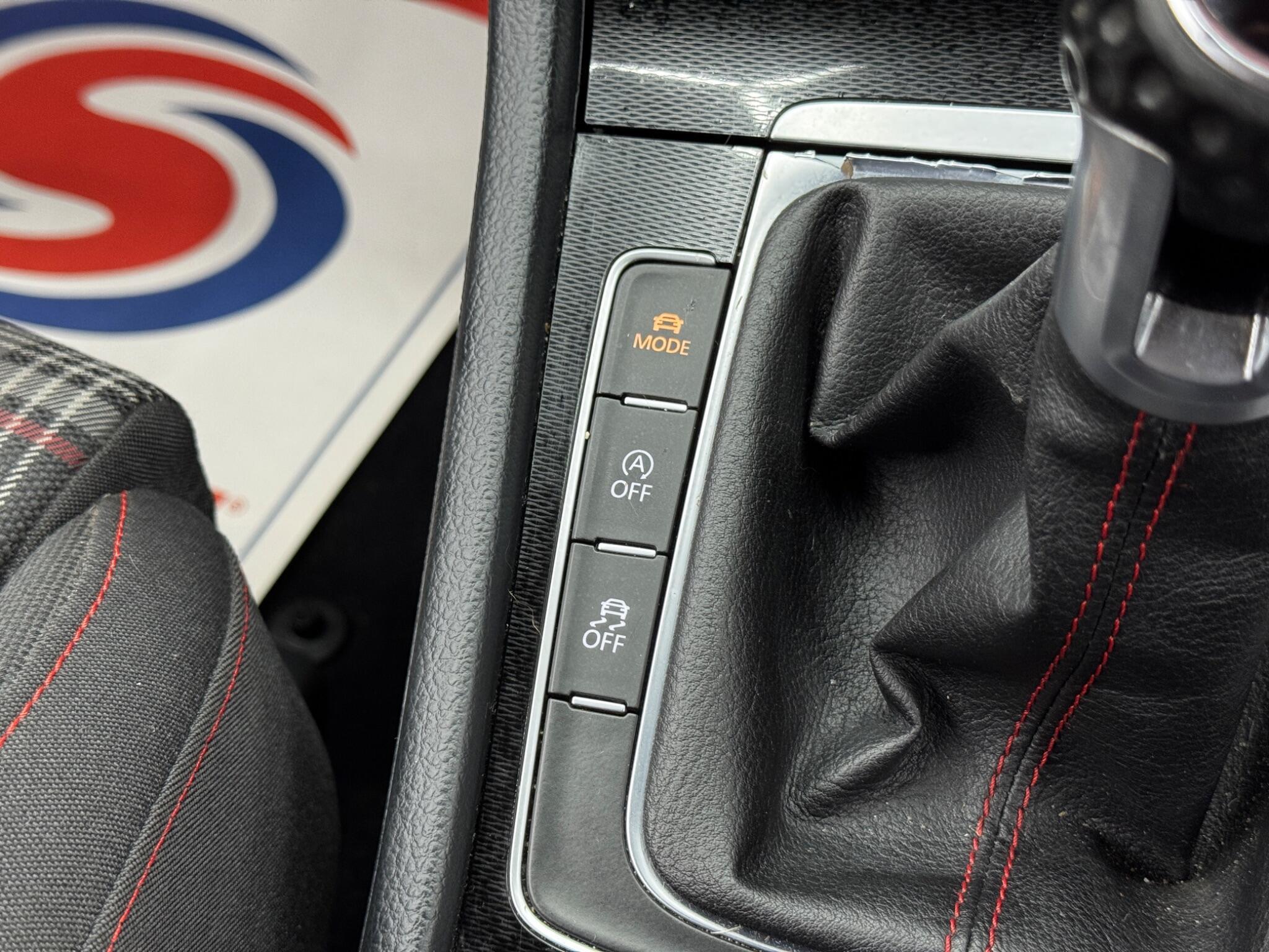 Volkswagen Golf - Image 27