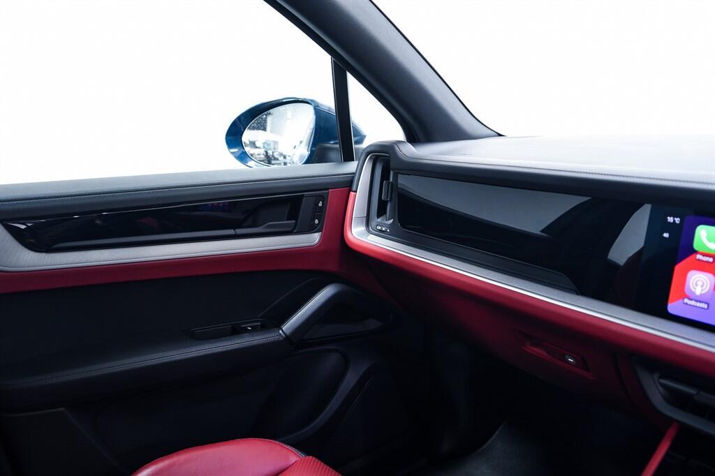 Porsche Cayenne - Image 18