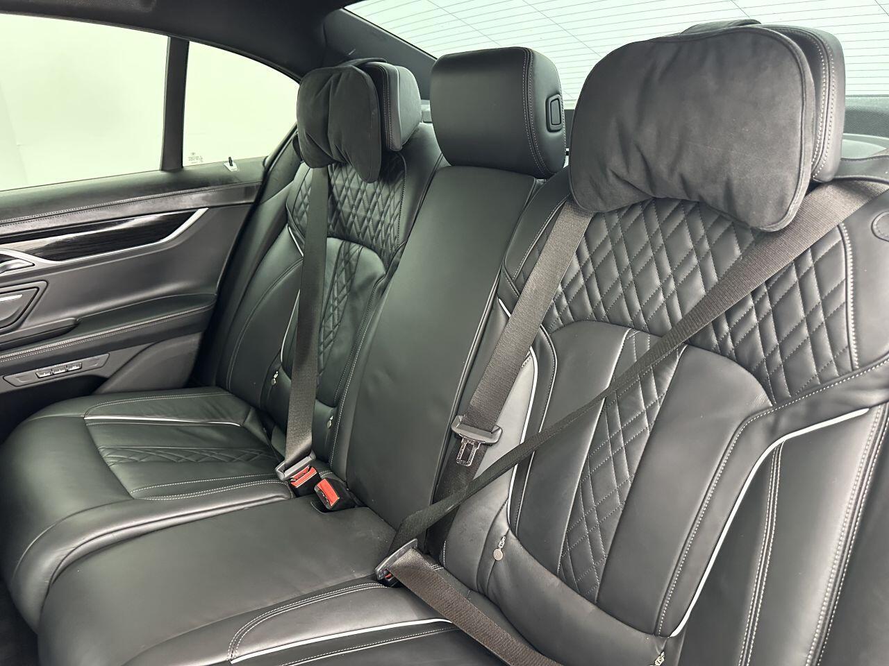 BMW 7 Series - Image 12