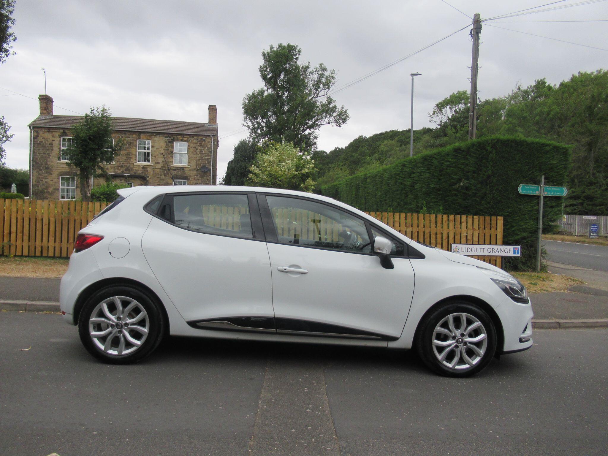 Renault Clio - Image 2