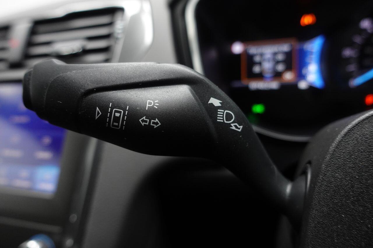 Ford Mondeo - Image 38