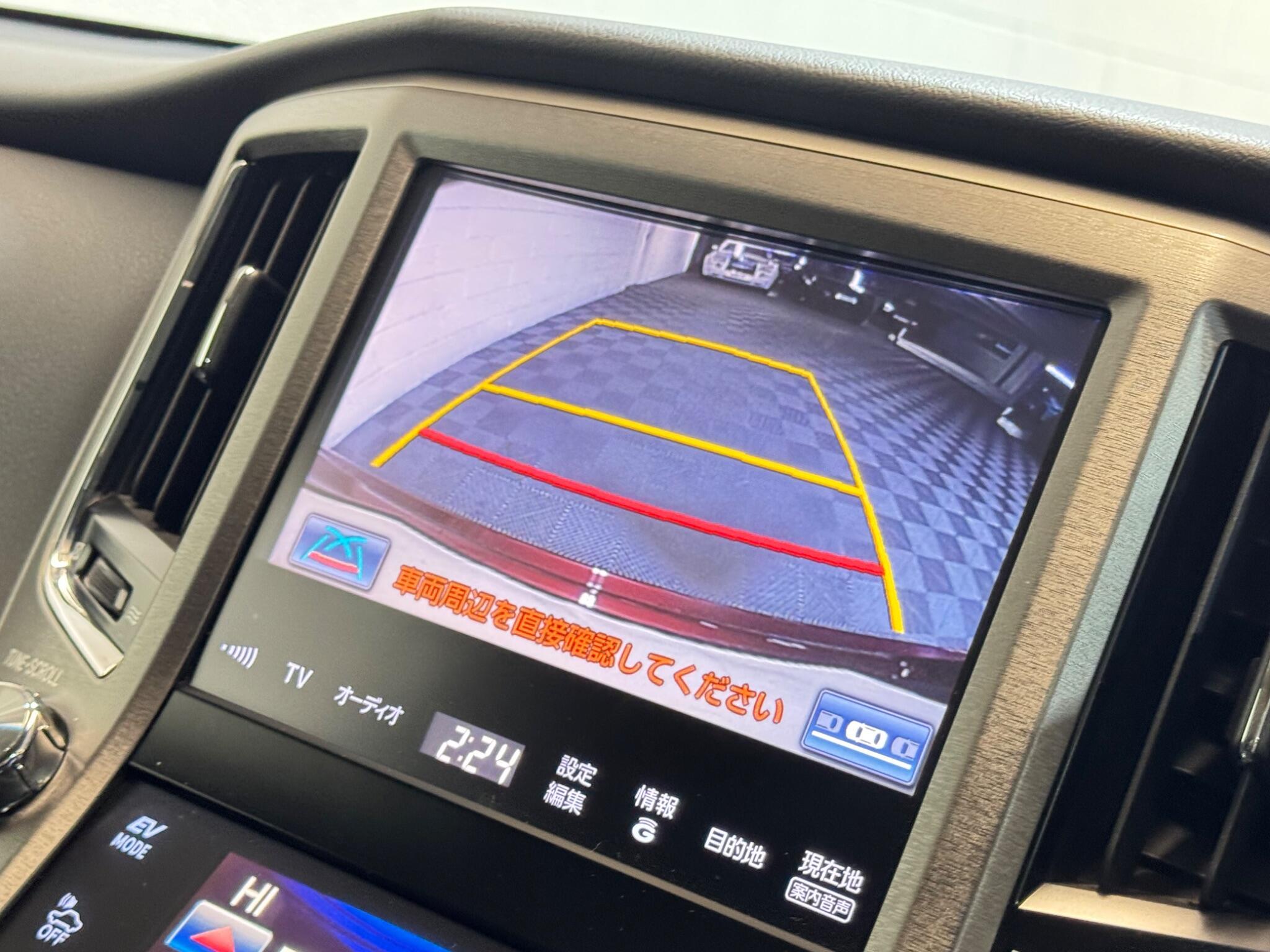Toyota CROWN - Image 9
