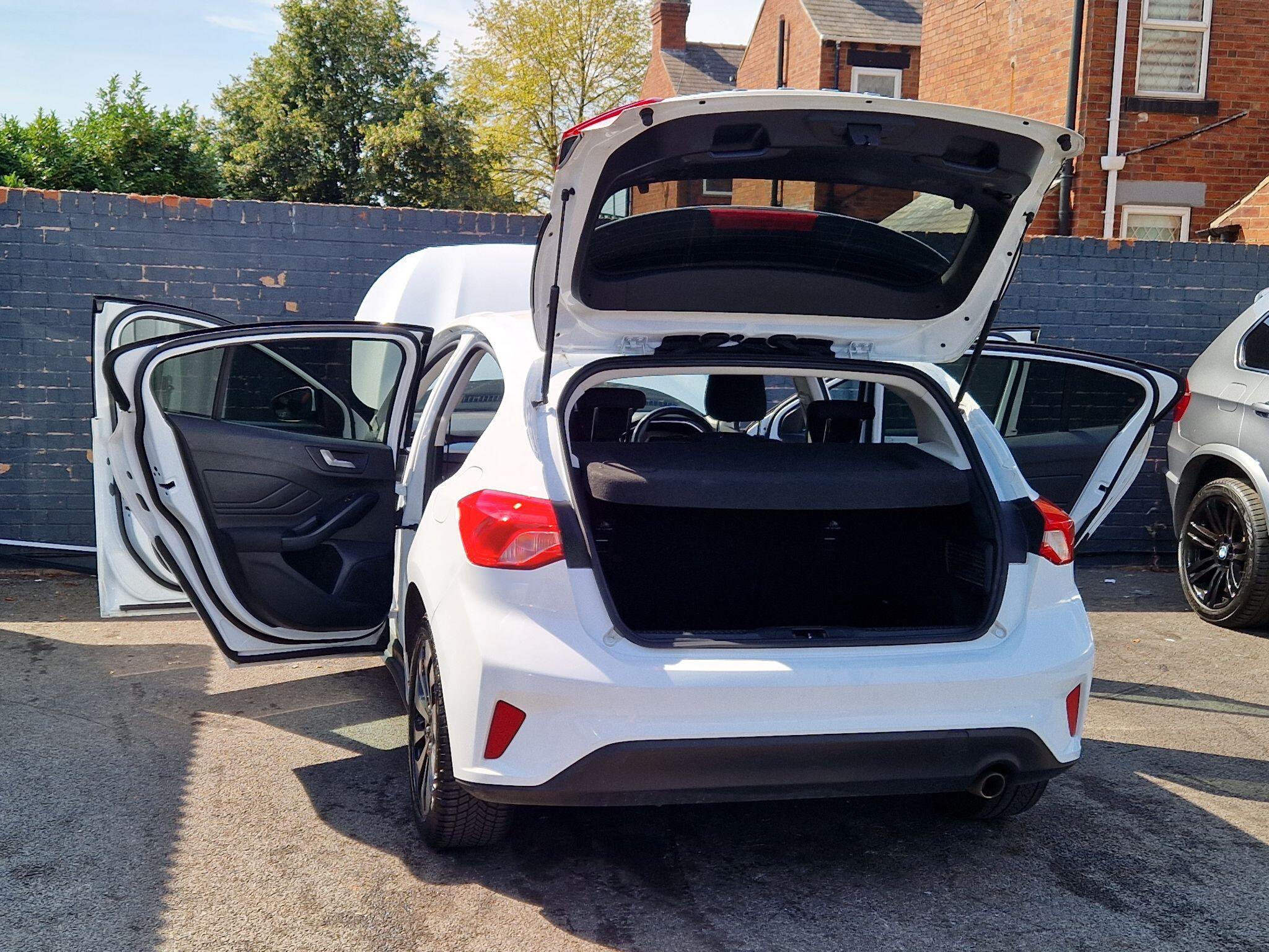 Ford Focus - Image 9