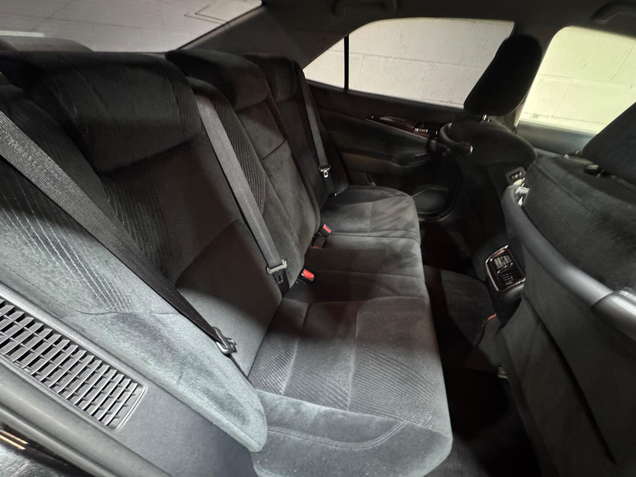 Toyota CROWN - Image 12