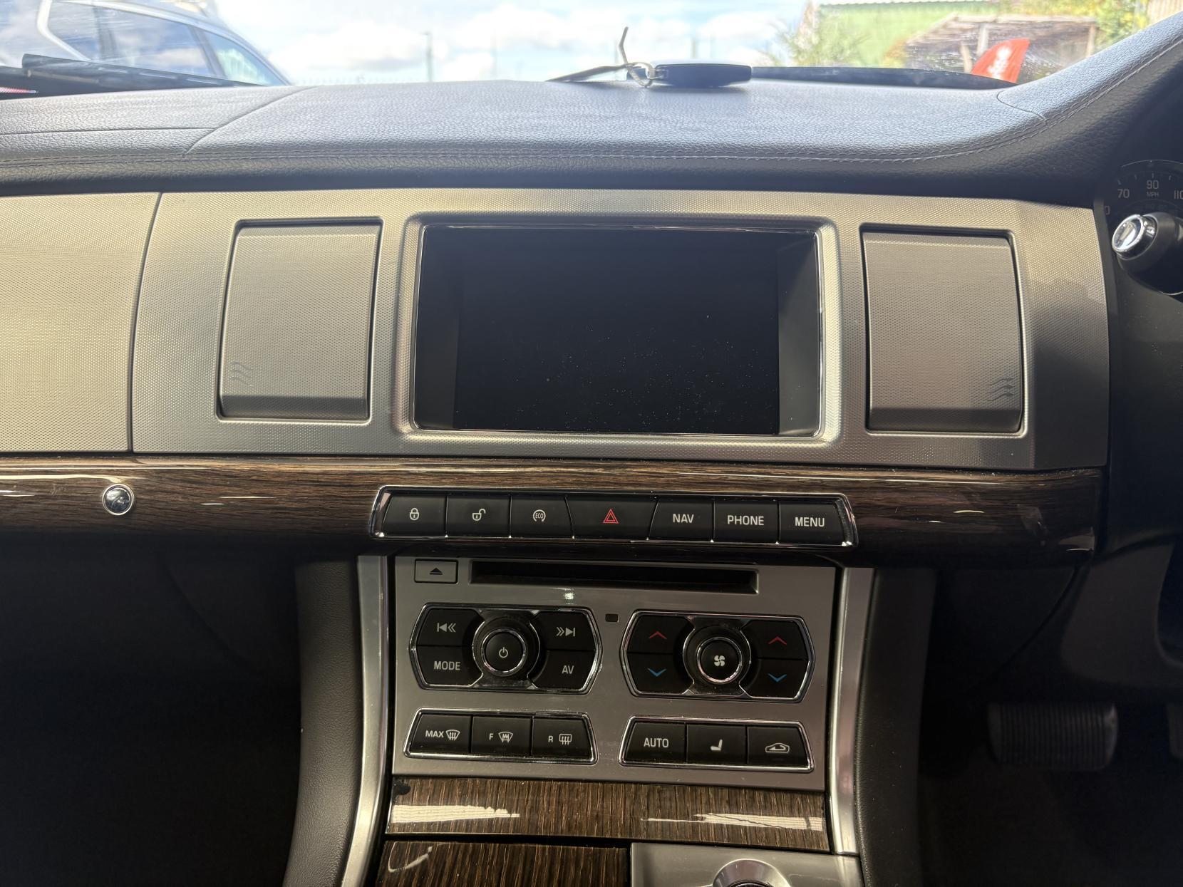 Jaguar XF - Image 18