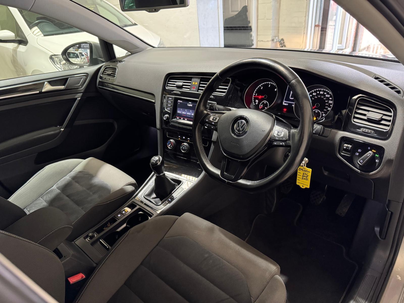 Volkswagen Golf - Image 12