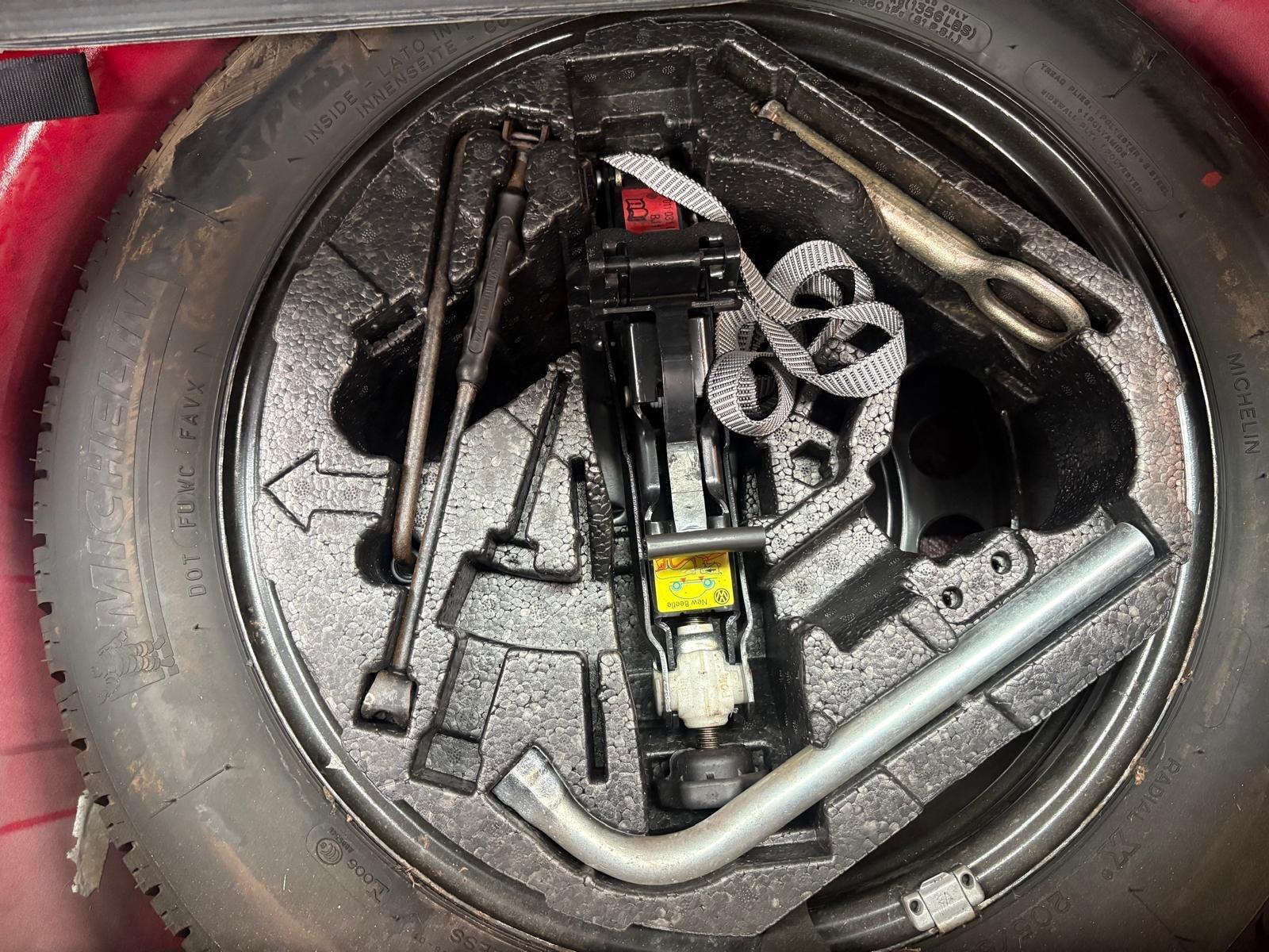 Volkswagen Beetle - Image 28