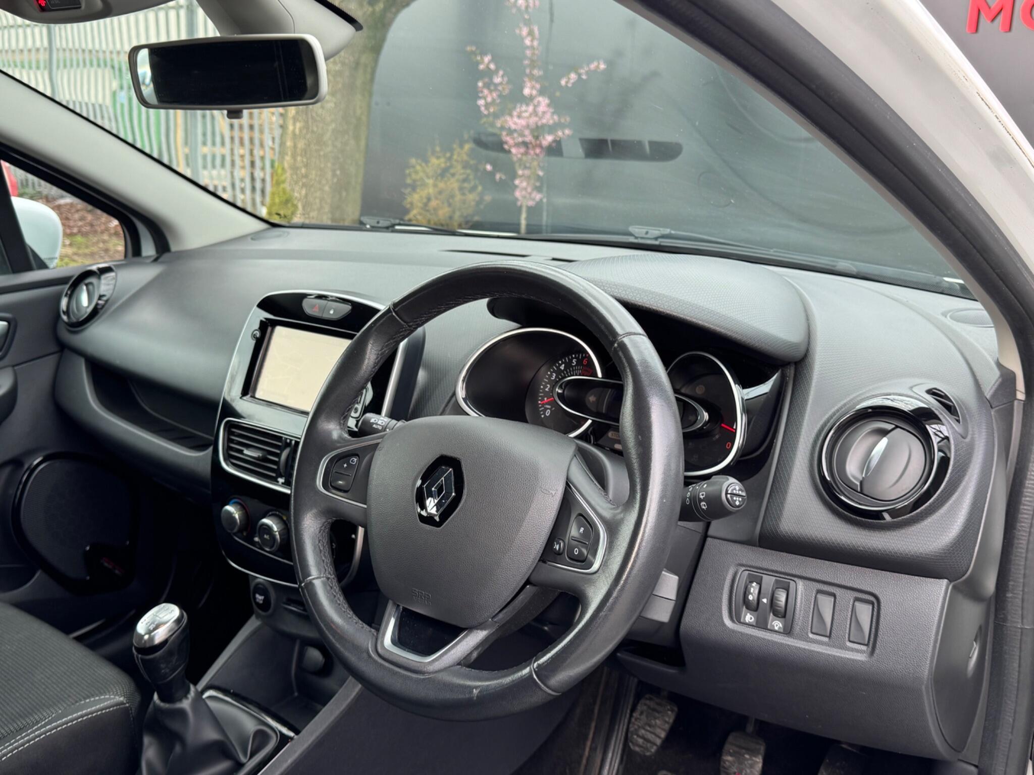 Renault Clio - Image 53