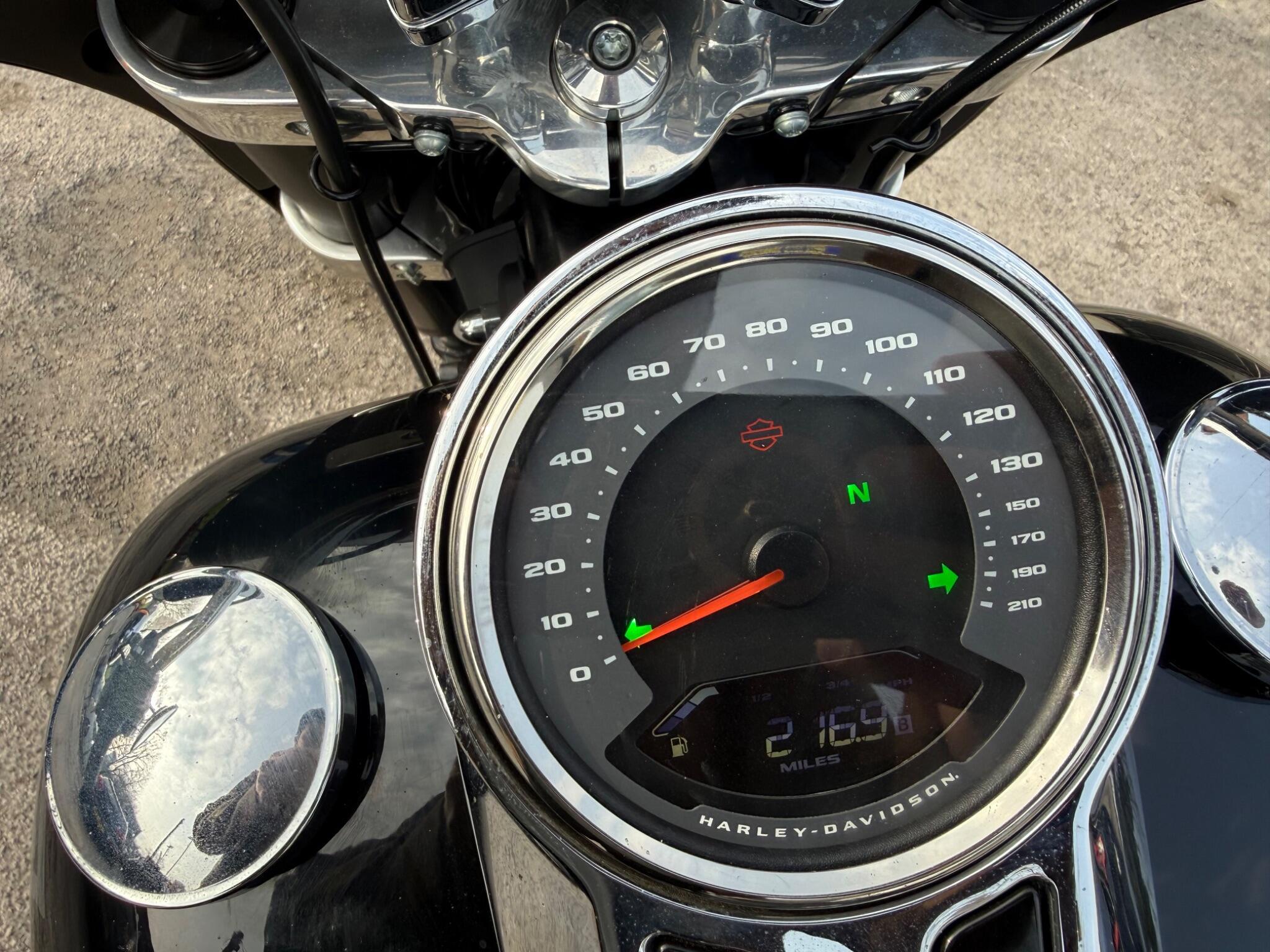 Harley-Davidson Softail - Image 15