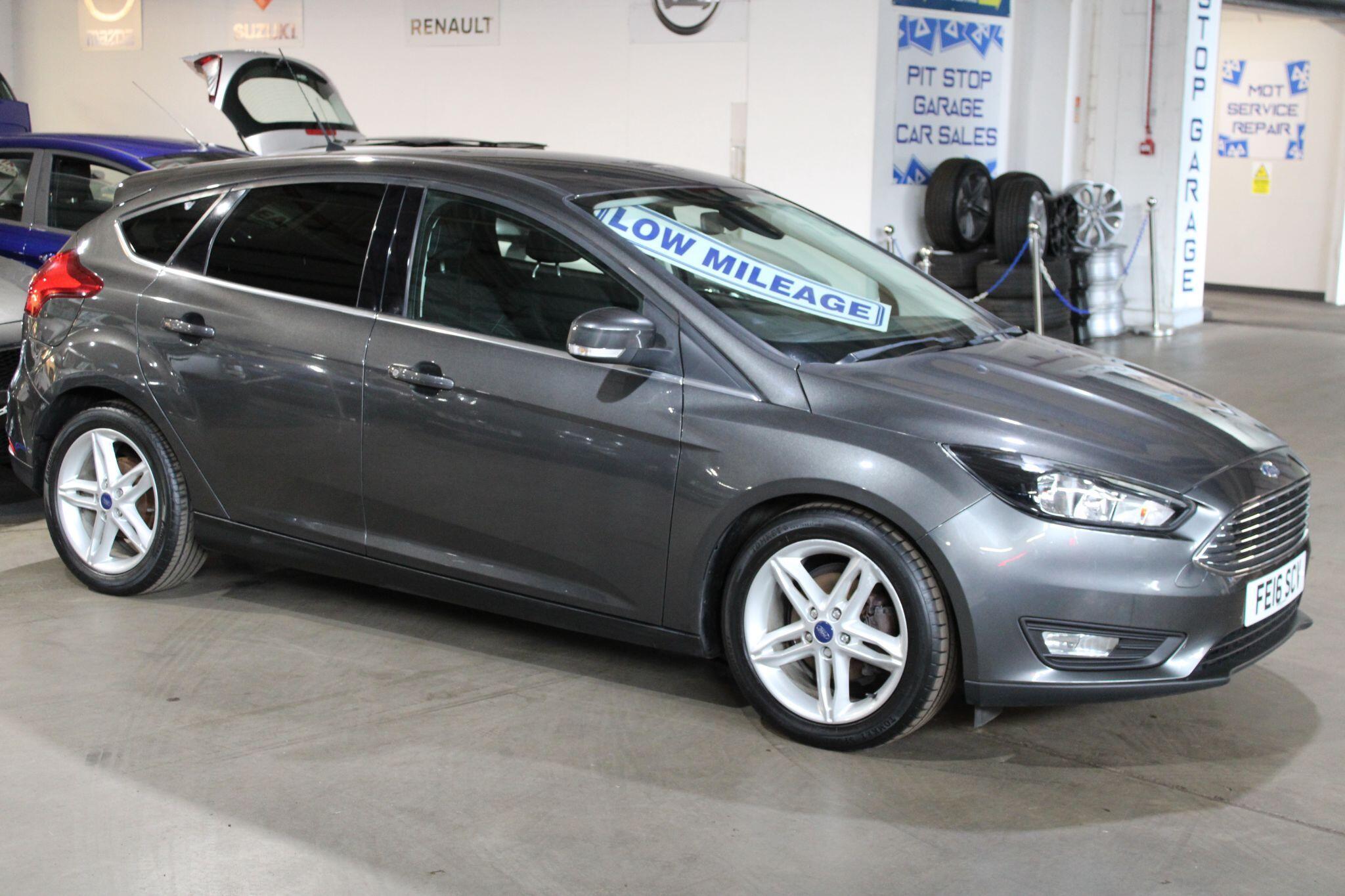 Ford Focus - Image 18