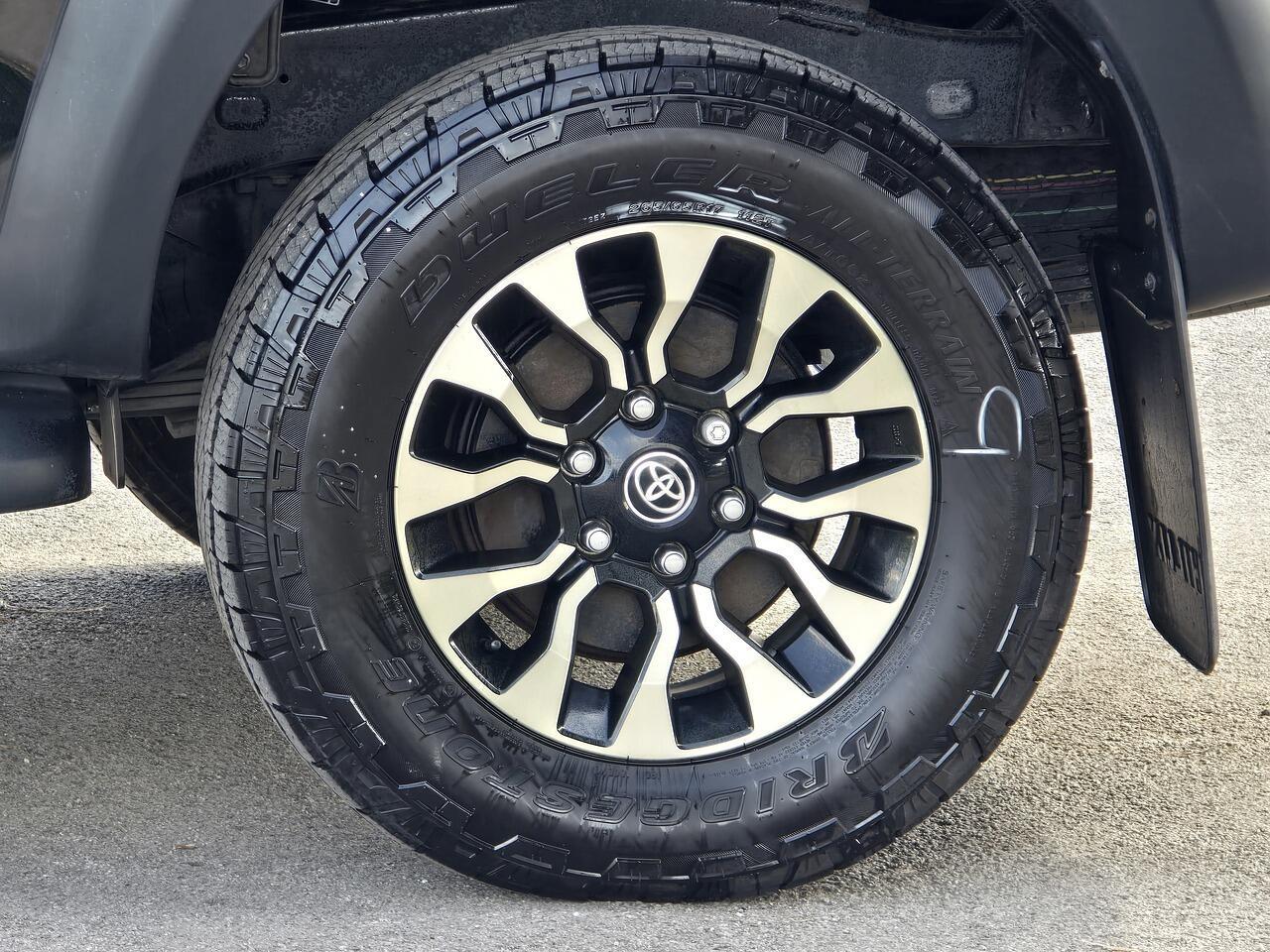 Toyota Hilux - Image 28