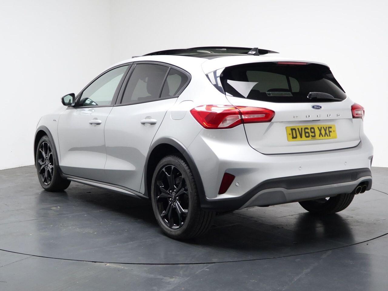Ford Focus - Image 9