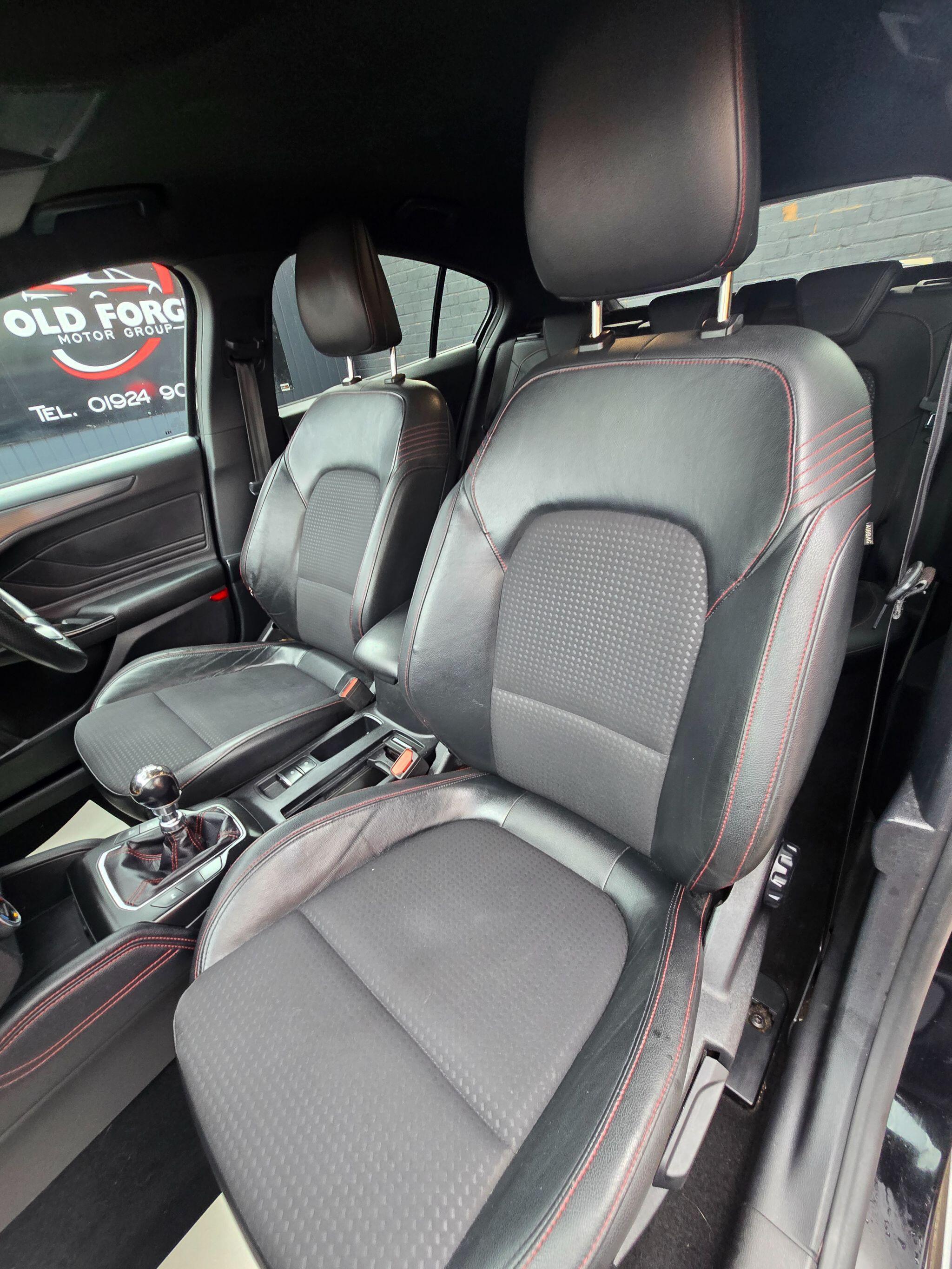 Ford Focus - Image 43