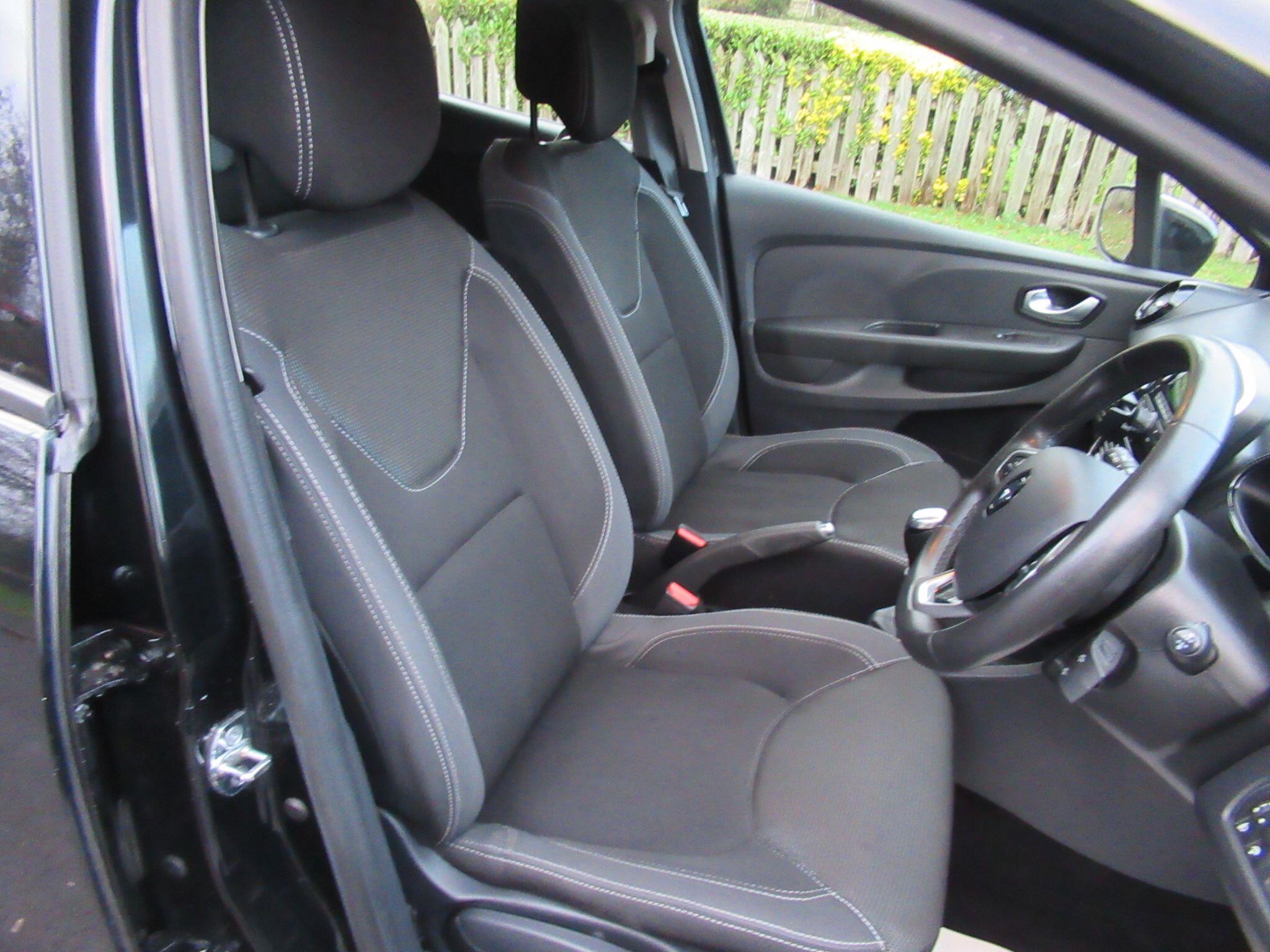 Renault Clio - Image 20