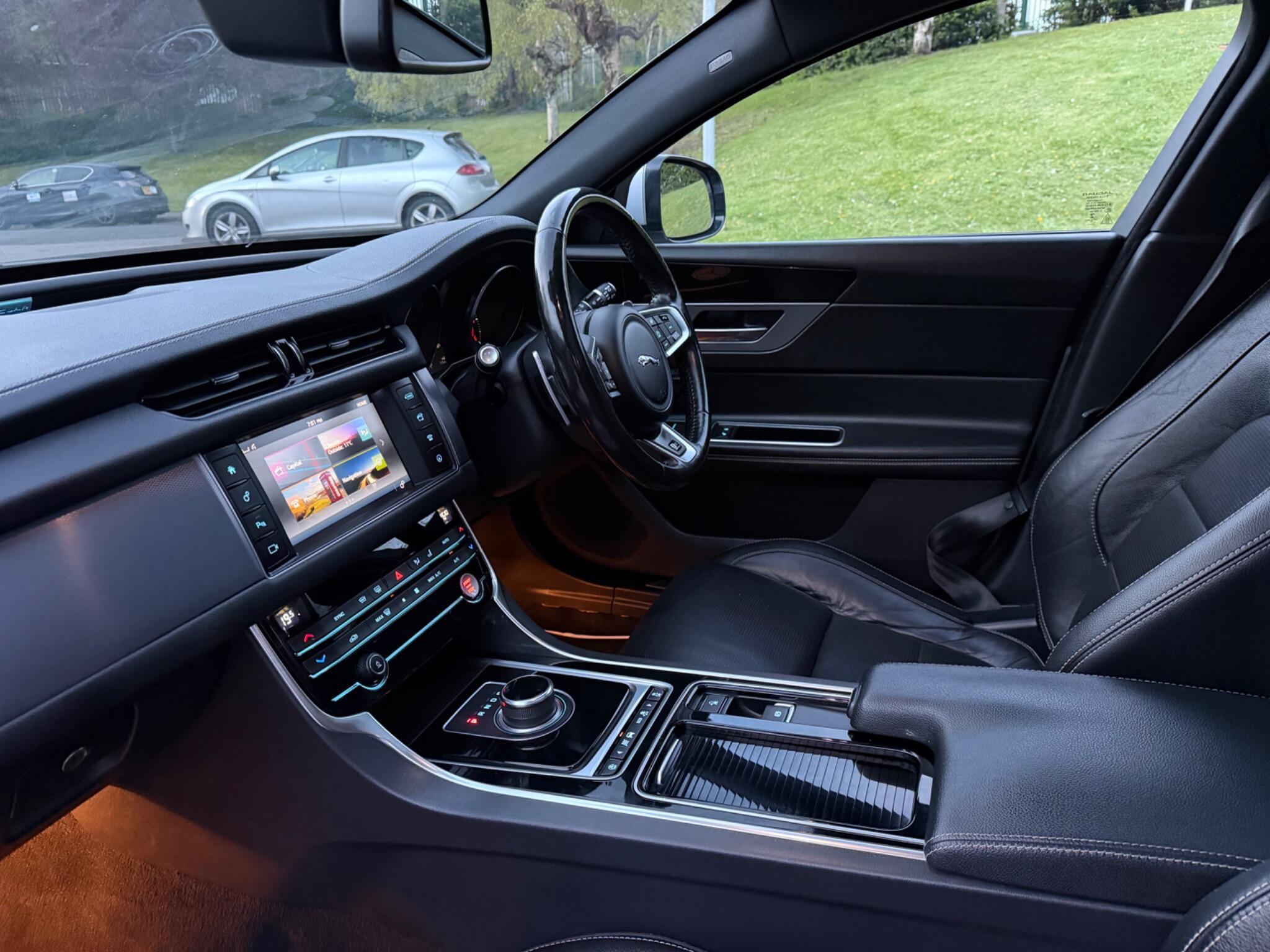 Jaguar XF - Image 54