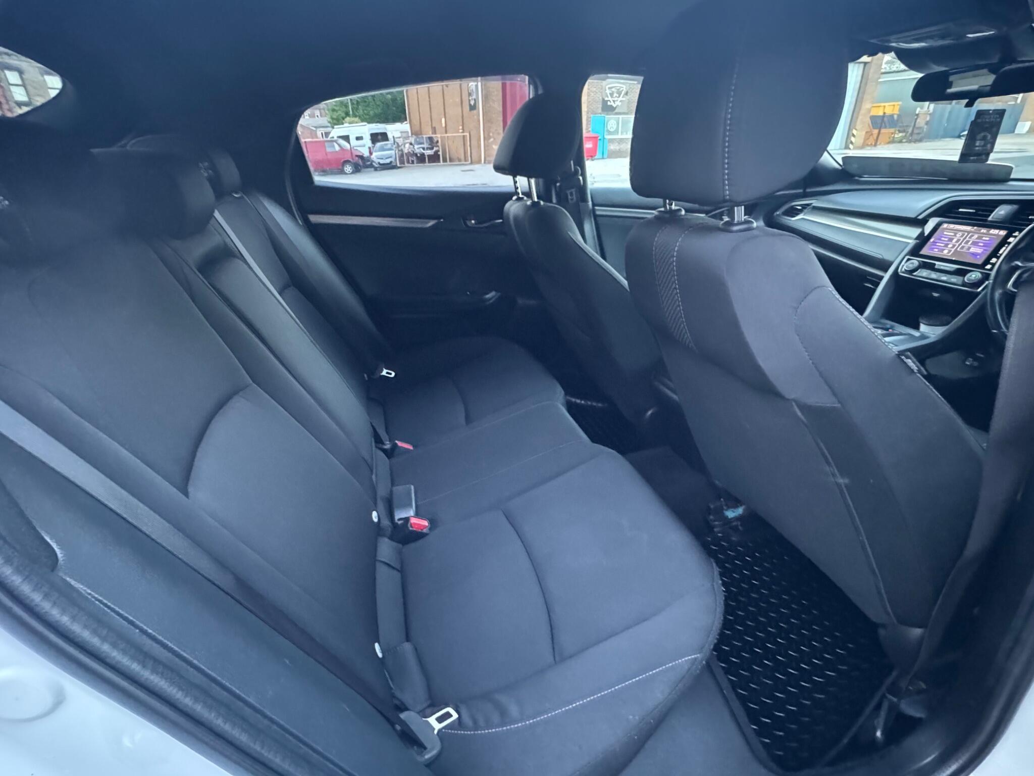 Honda Civic - Image 18