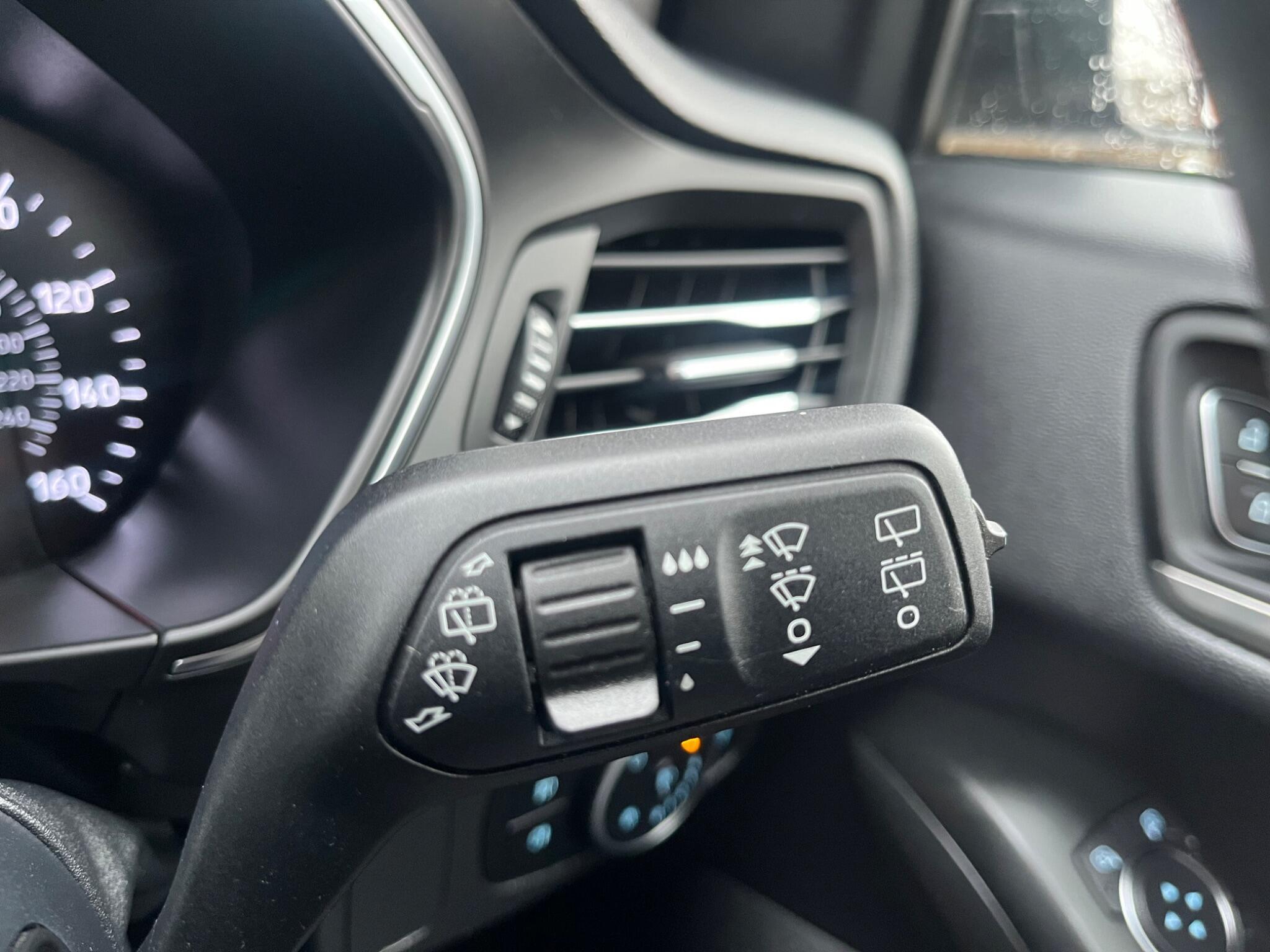 Ford Focus - Image 51