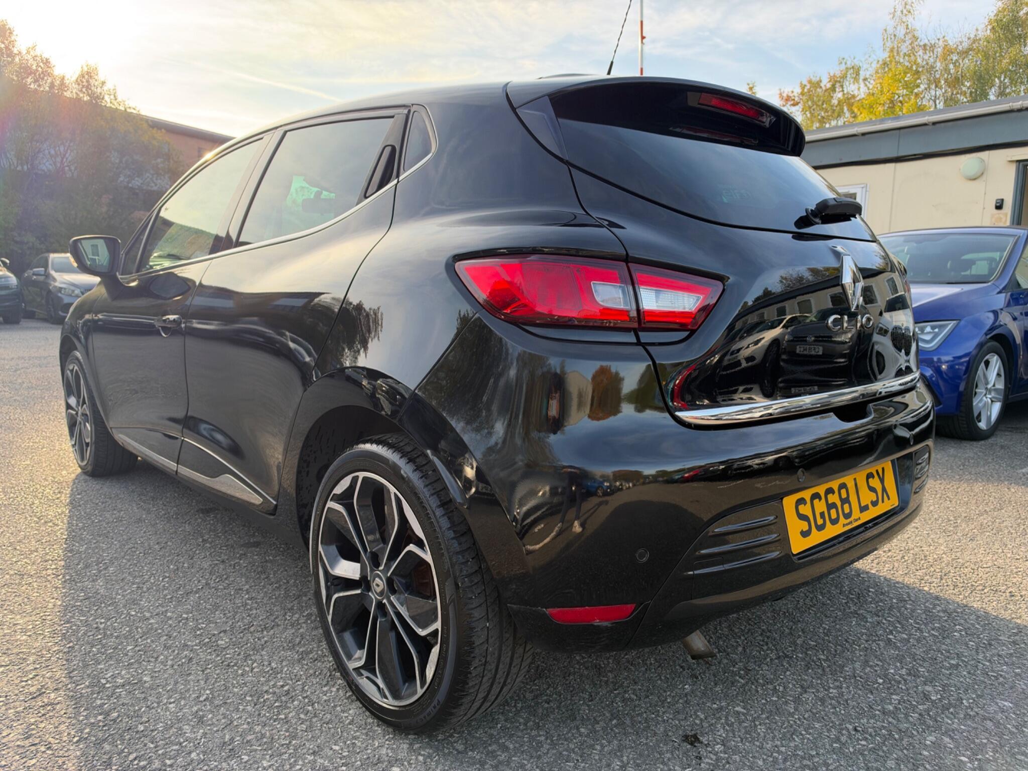 Renault Clio - Image 8