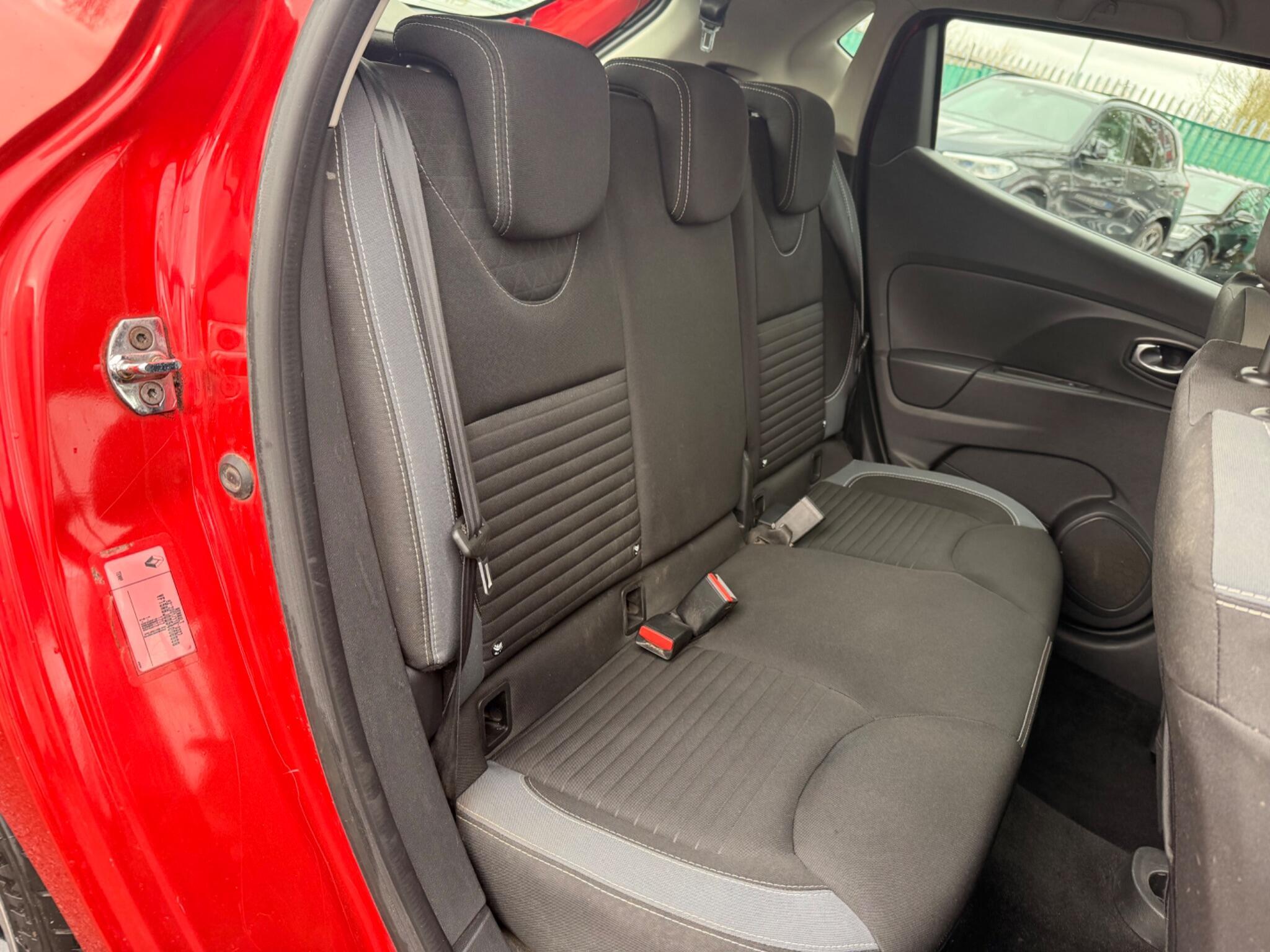 Renault Clio - Image 36