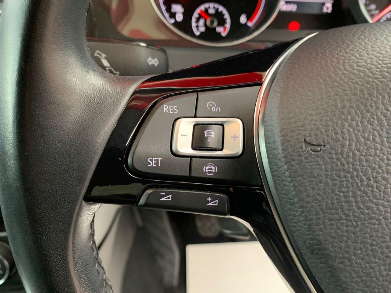 Volkswagen Golf - Image 18