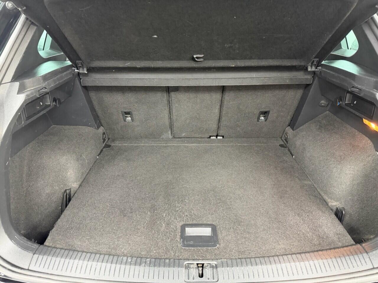 Volkswagen Tiguan - Image 22