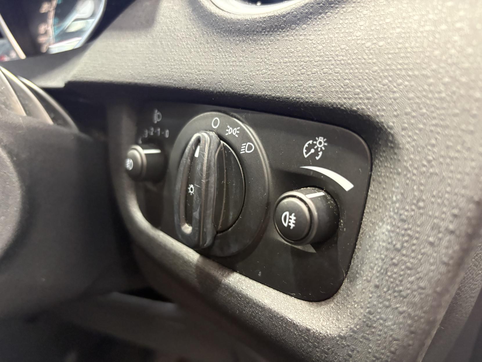 Ford Fiesta - Image 18