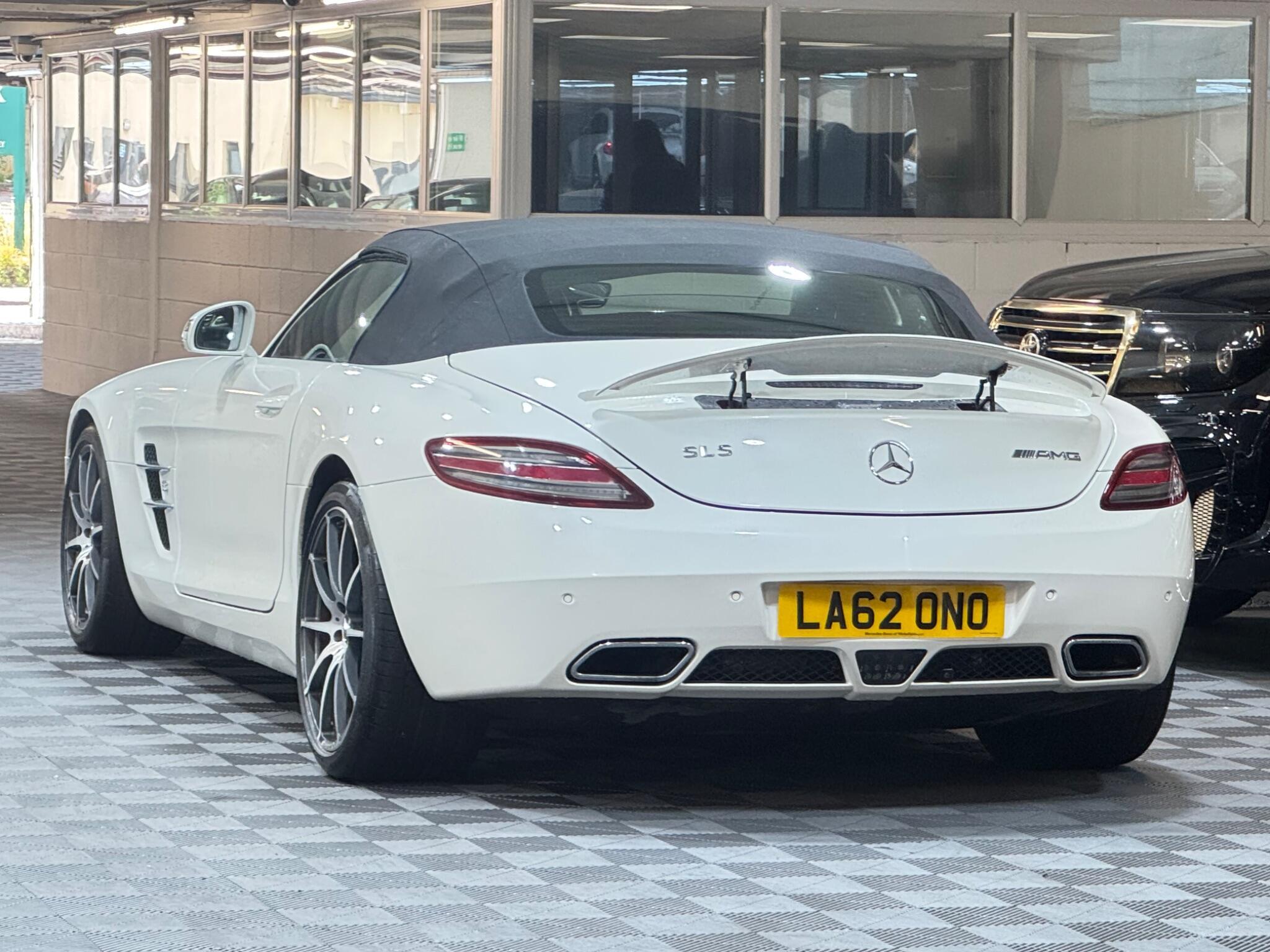 Mercedes SLS - Image 13