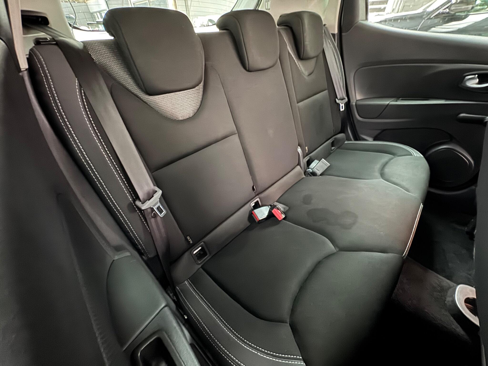 Renault Clio - Image 12