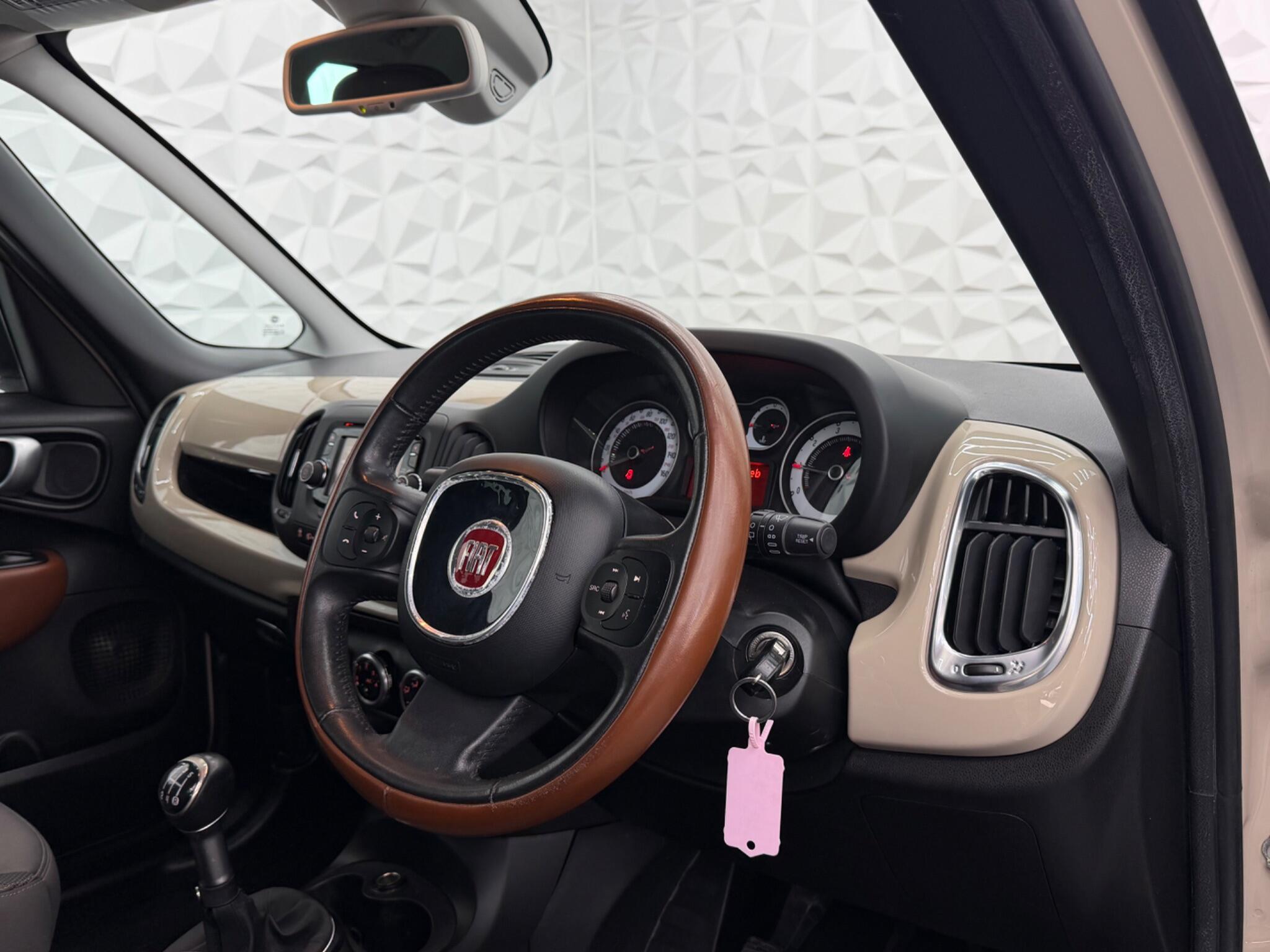 Fiat 500L - Image 19