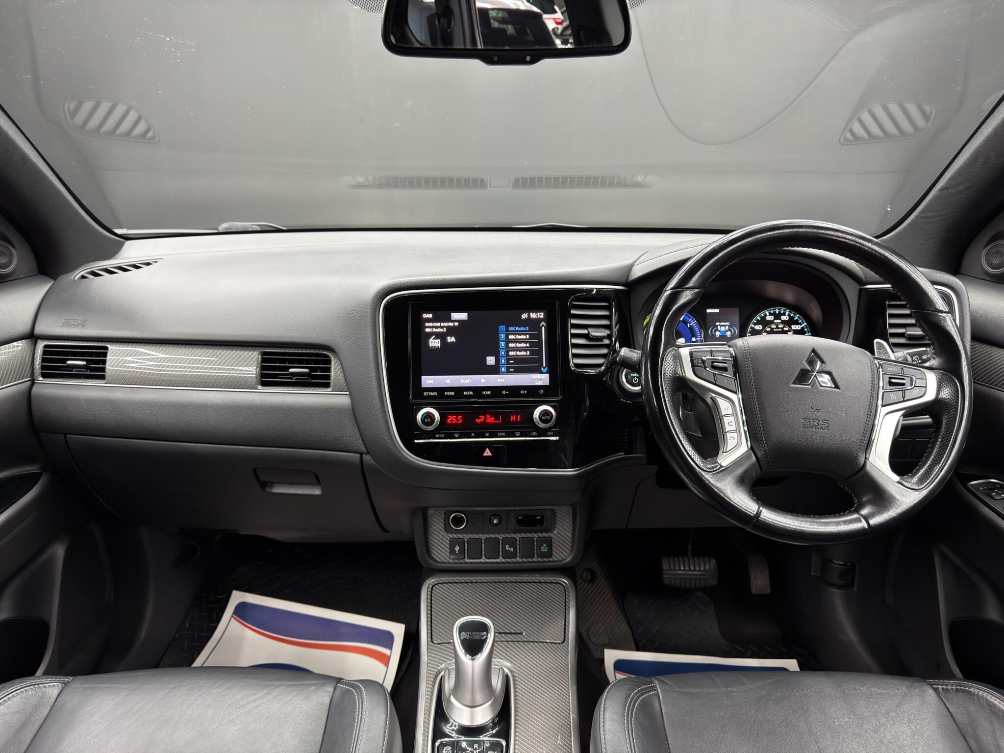 Mitsubishi Outlander - Image 10