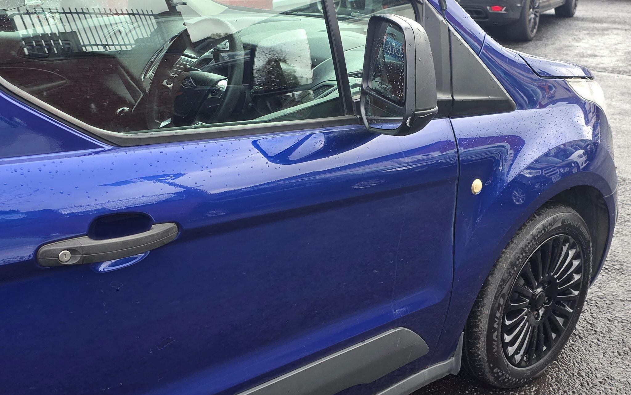 Ford Transit Connect - Image 11