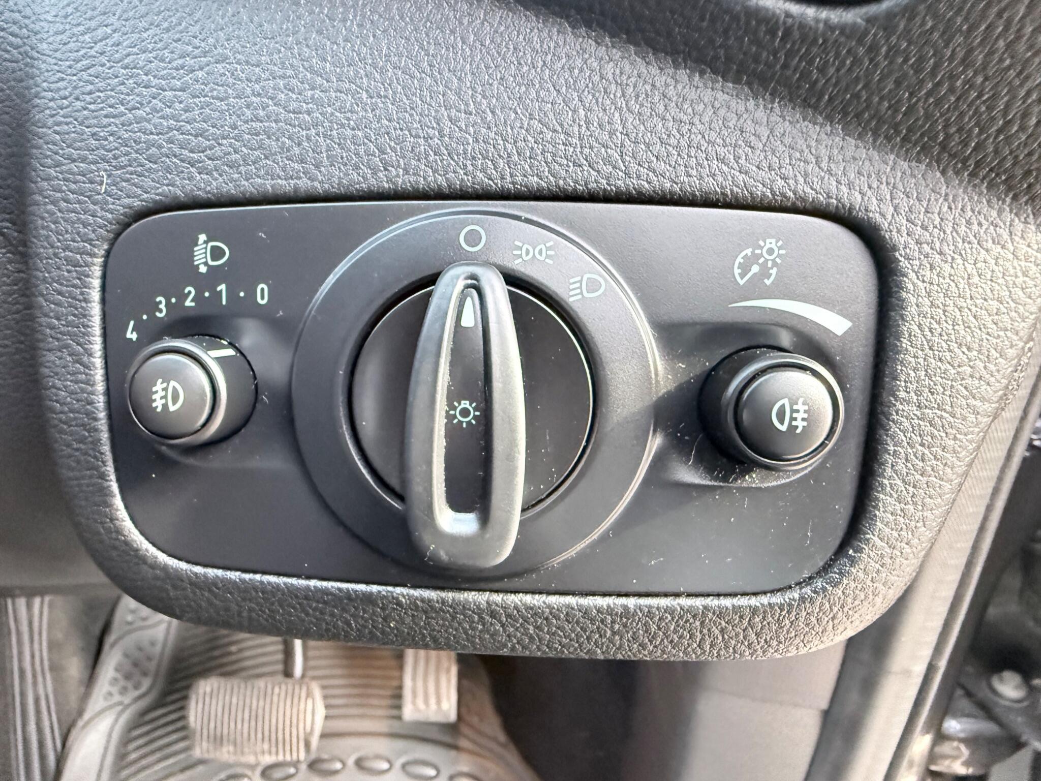 Ford Kuga - Image 40