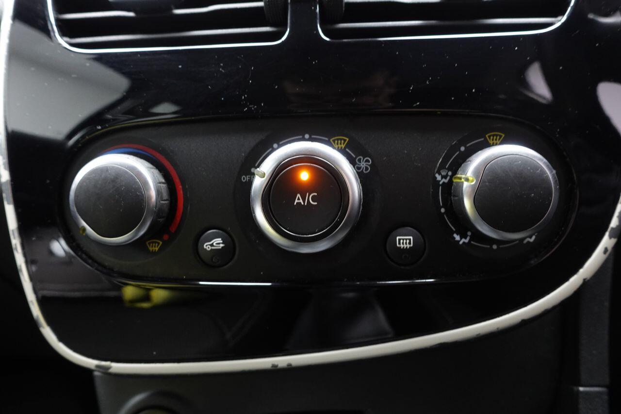 Renault Clio - Image 38