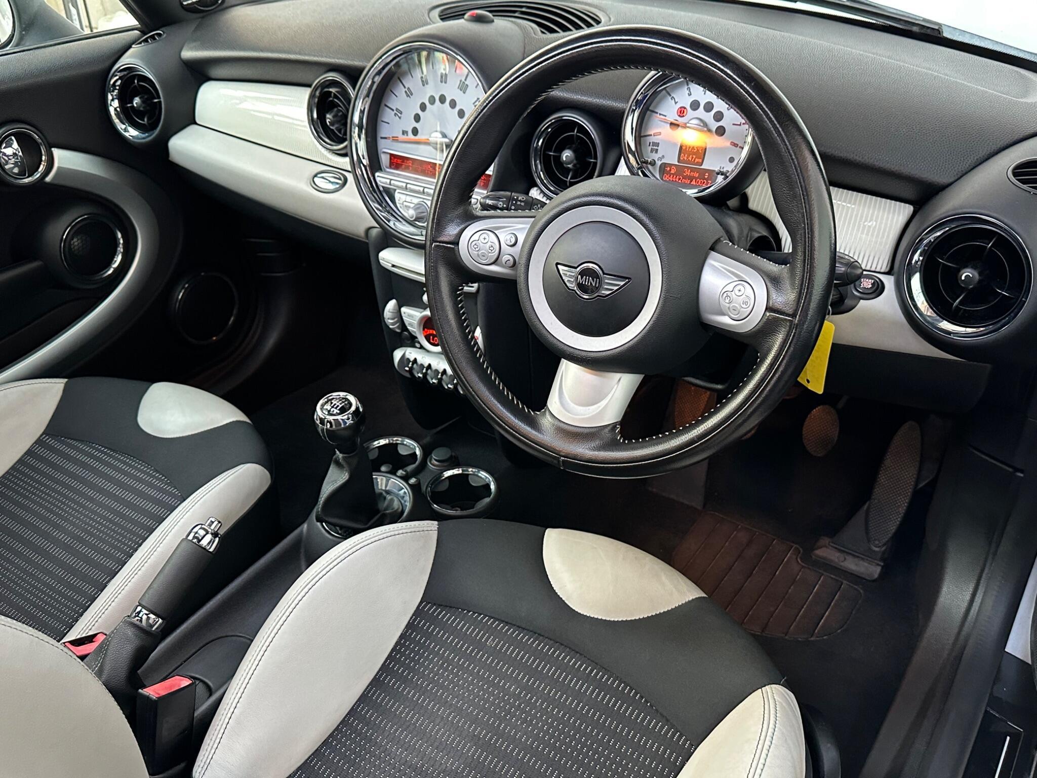 MINI Hatch - Image 4