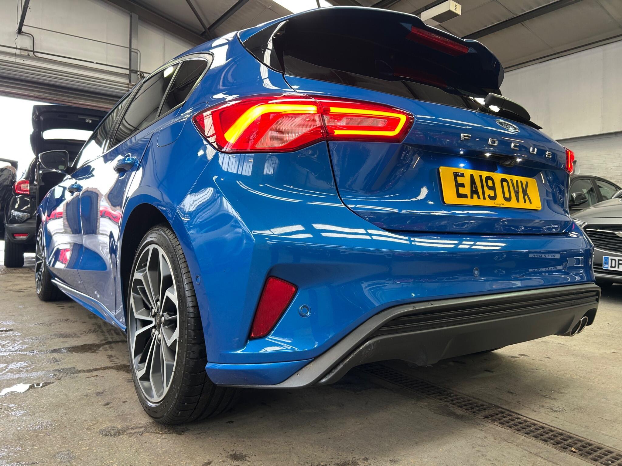 Ford Focus - Image 38