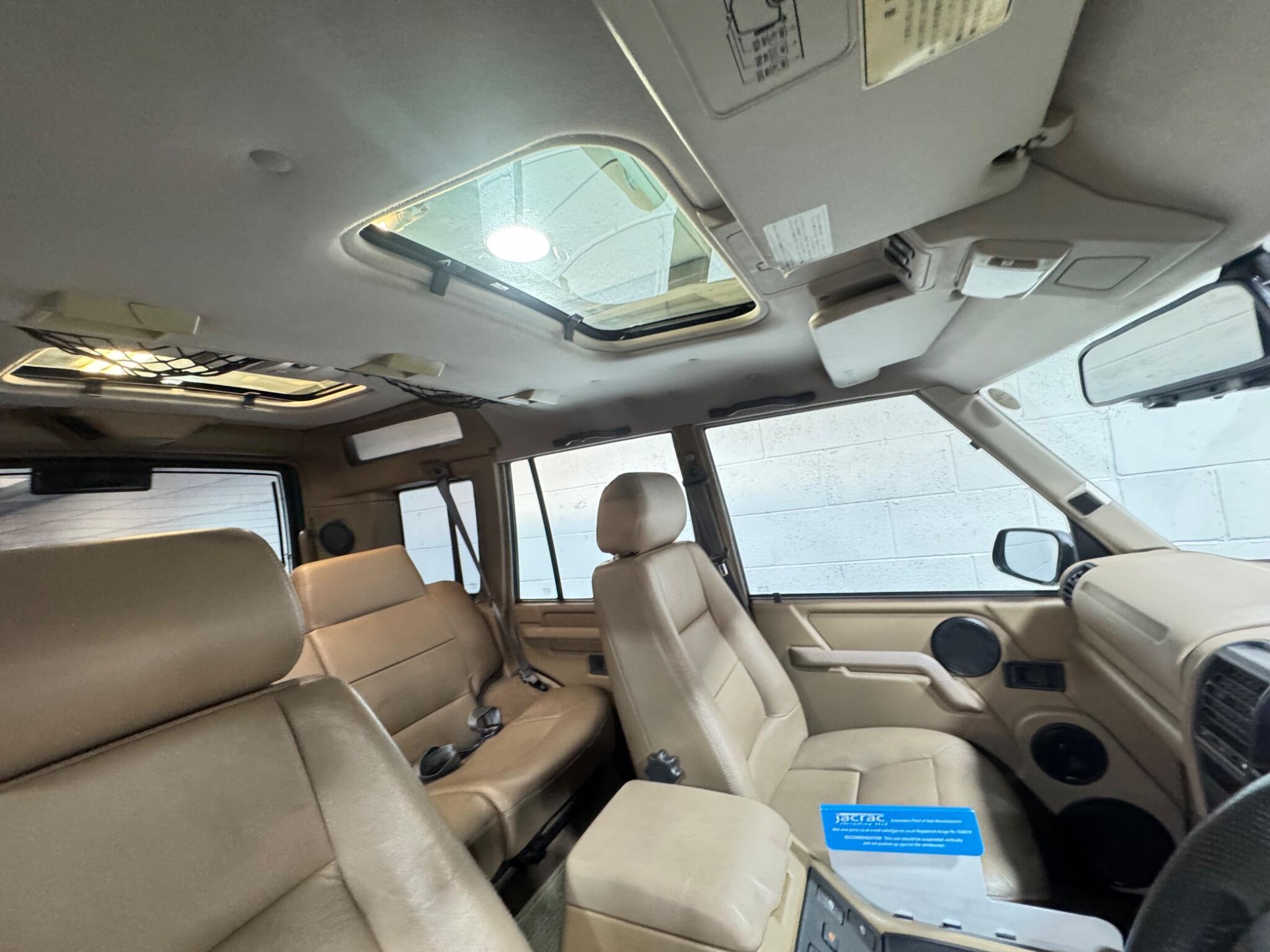 Land Rover Discovery - Image 12